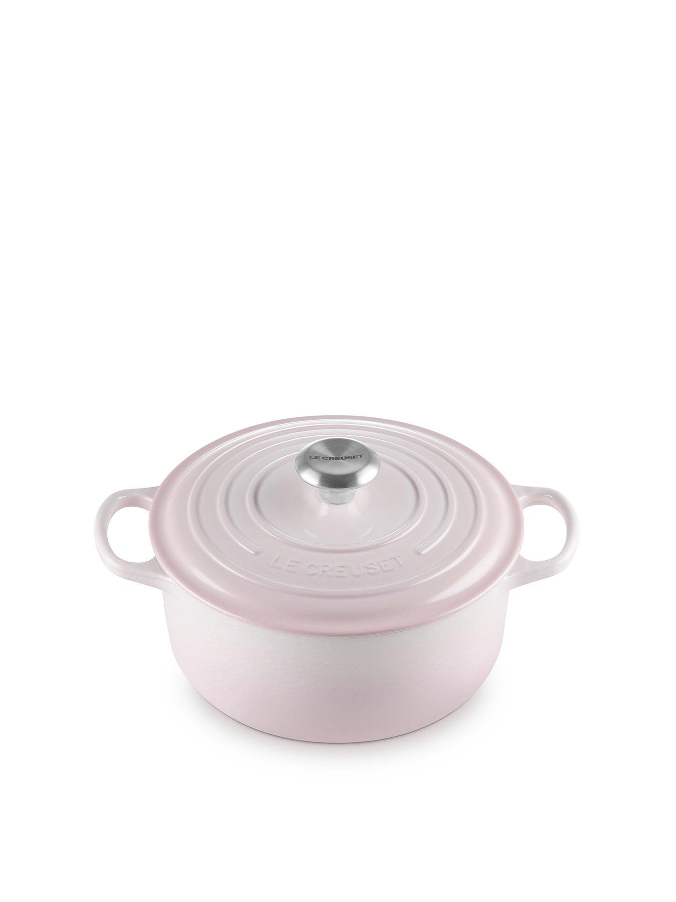 le-creuset-24cm-round-casserole-cast-ironstillFront