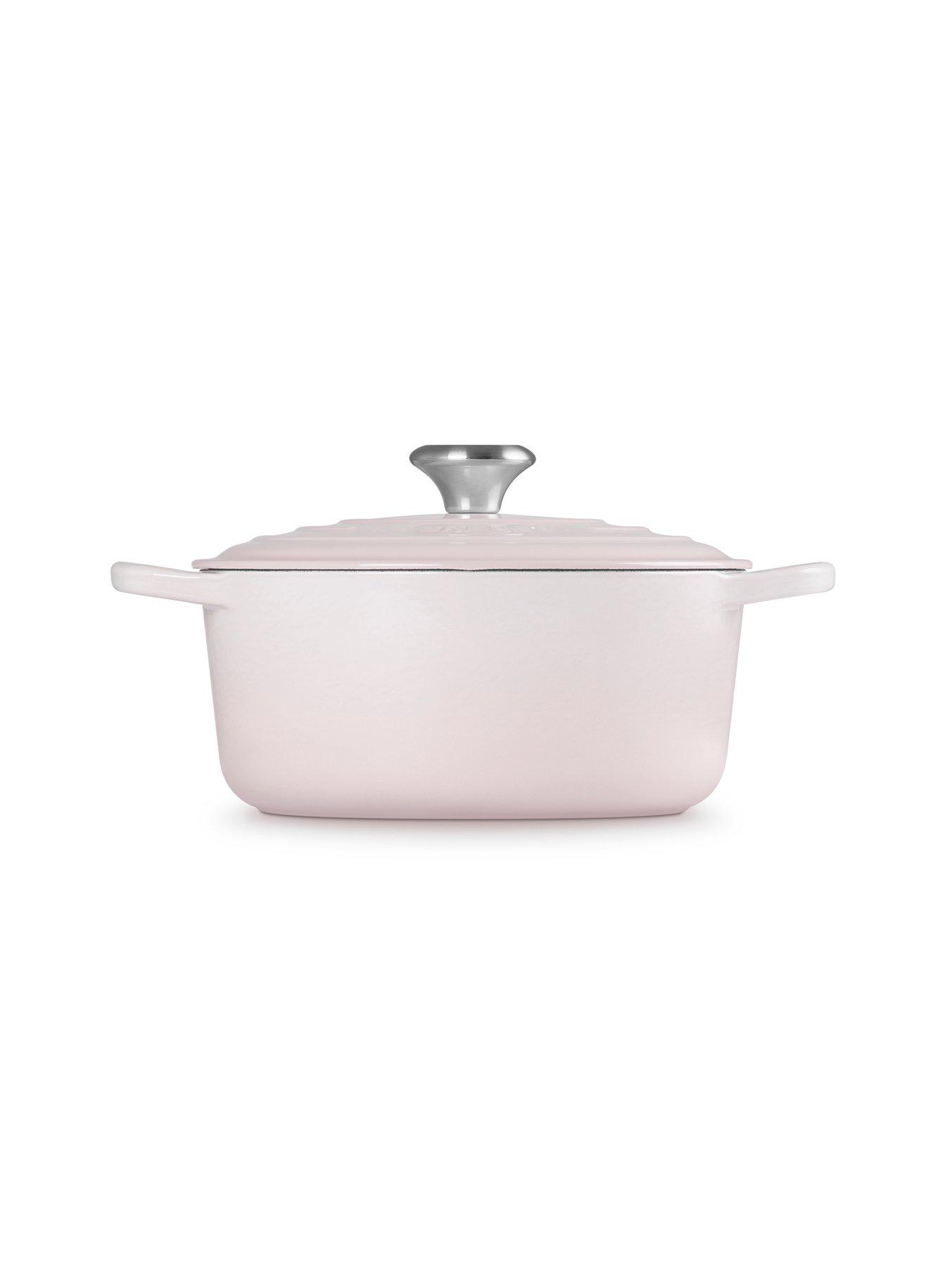 le-creuset-24cm-round-casserole-cast-ironoutfit