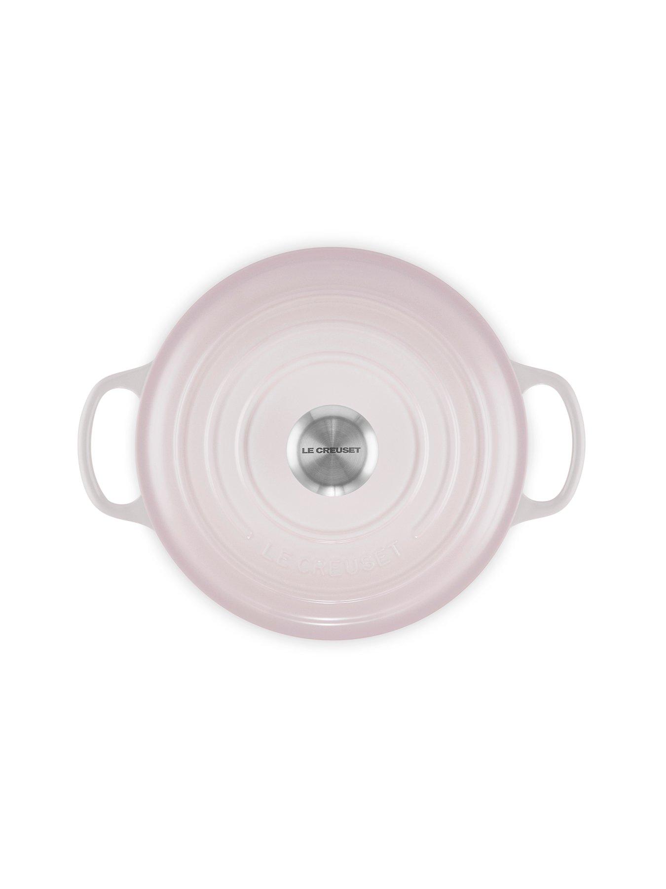 le-creuset-24cm-round-casserole-cast-irondetail