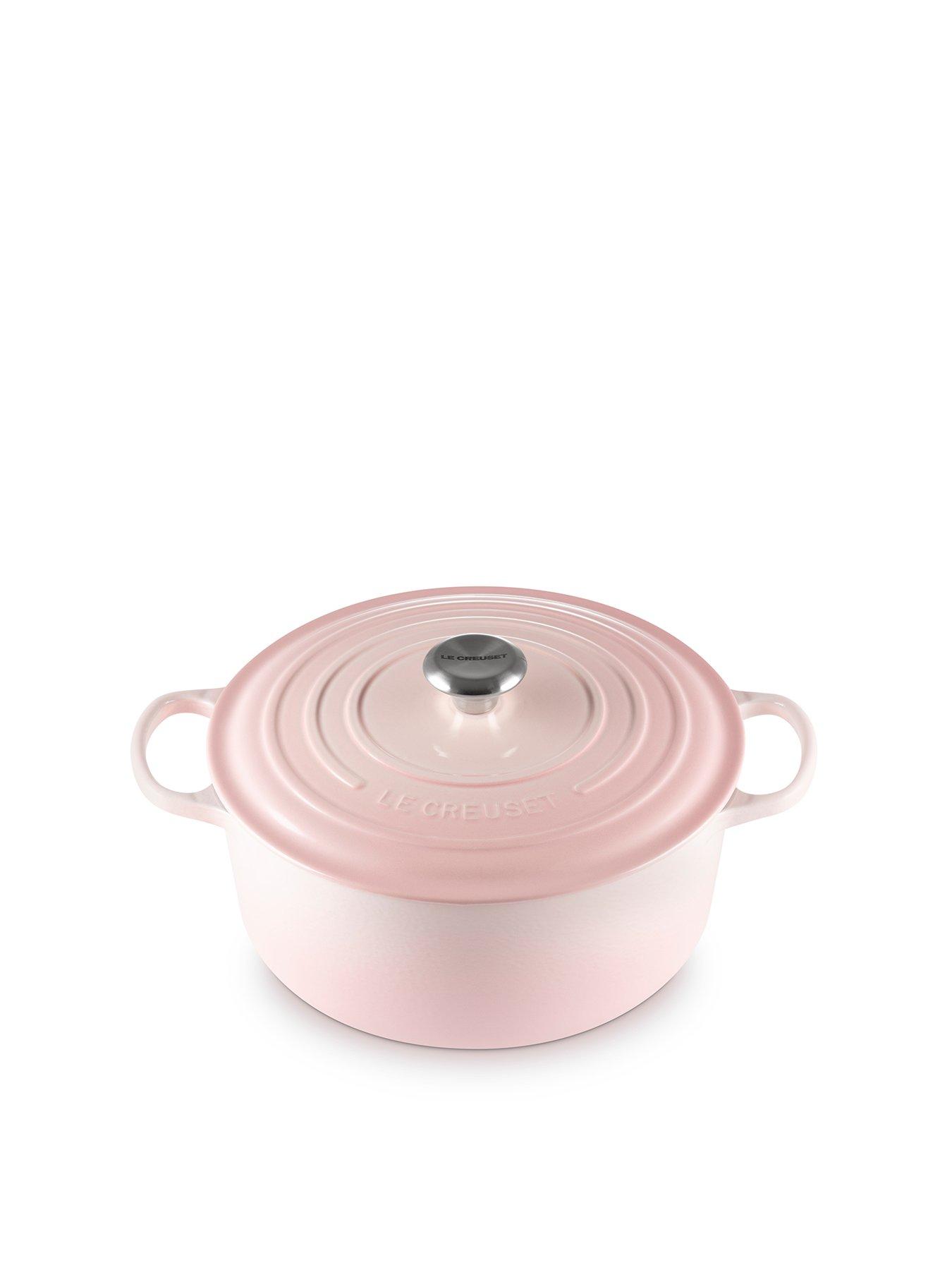 le-creuset-28cm-round-casserole-cast-ironstillFront