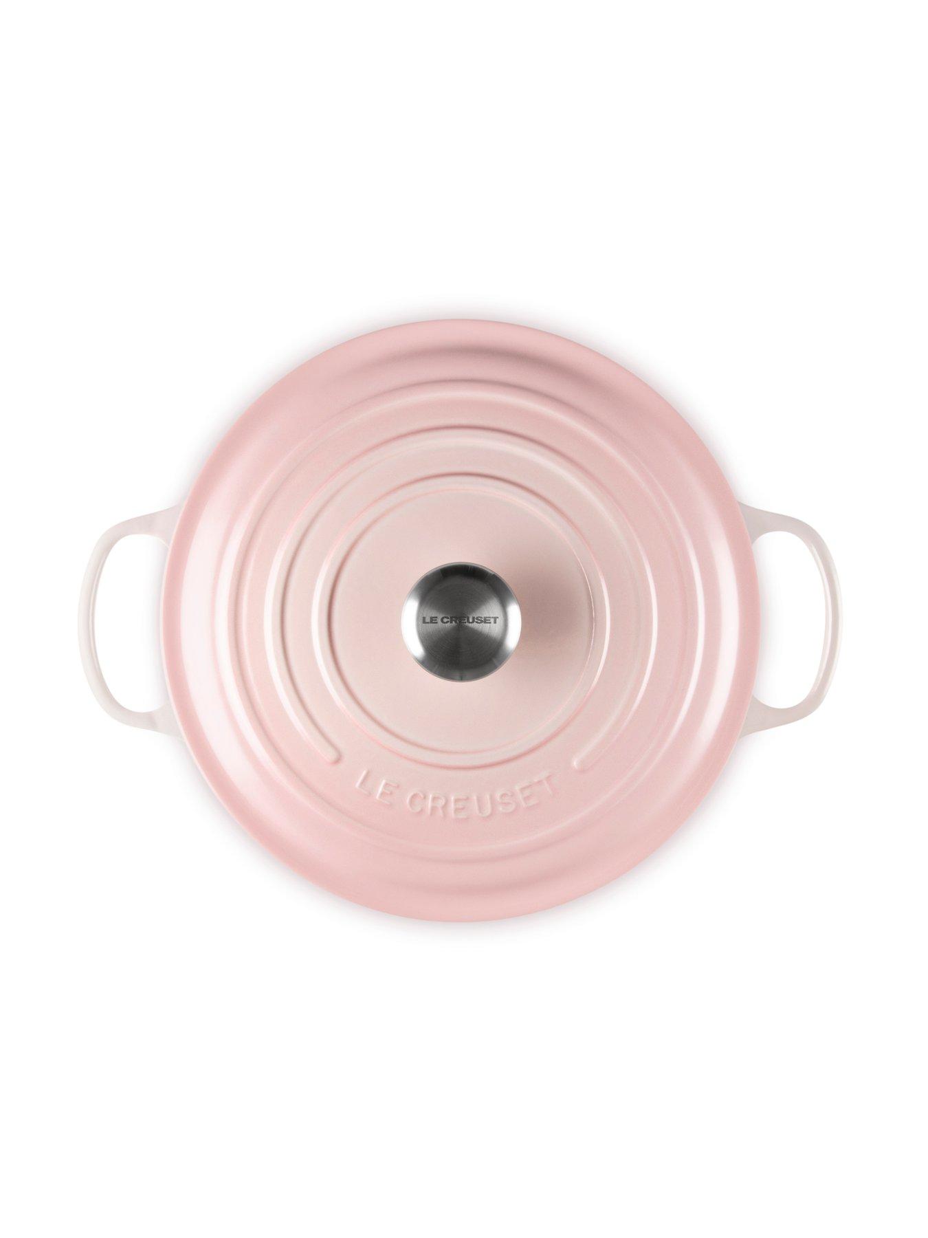 le-creuset-28cm-round-casserole-cast-irondetail