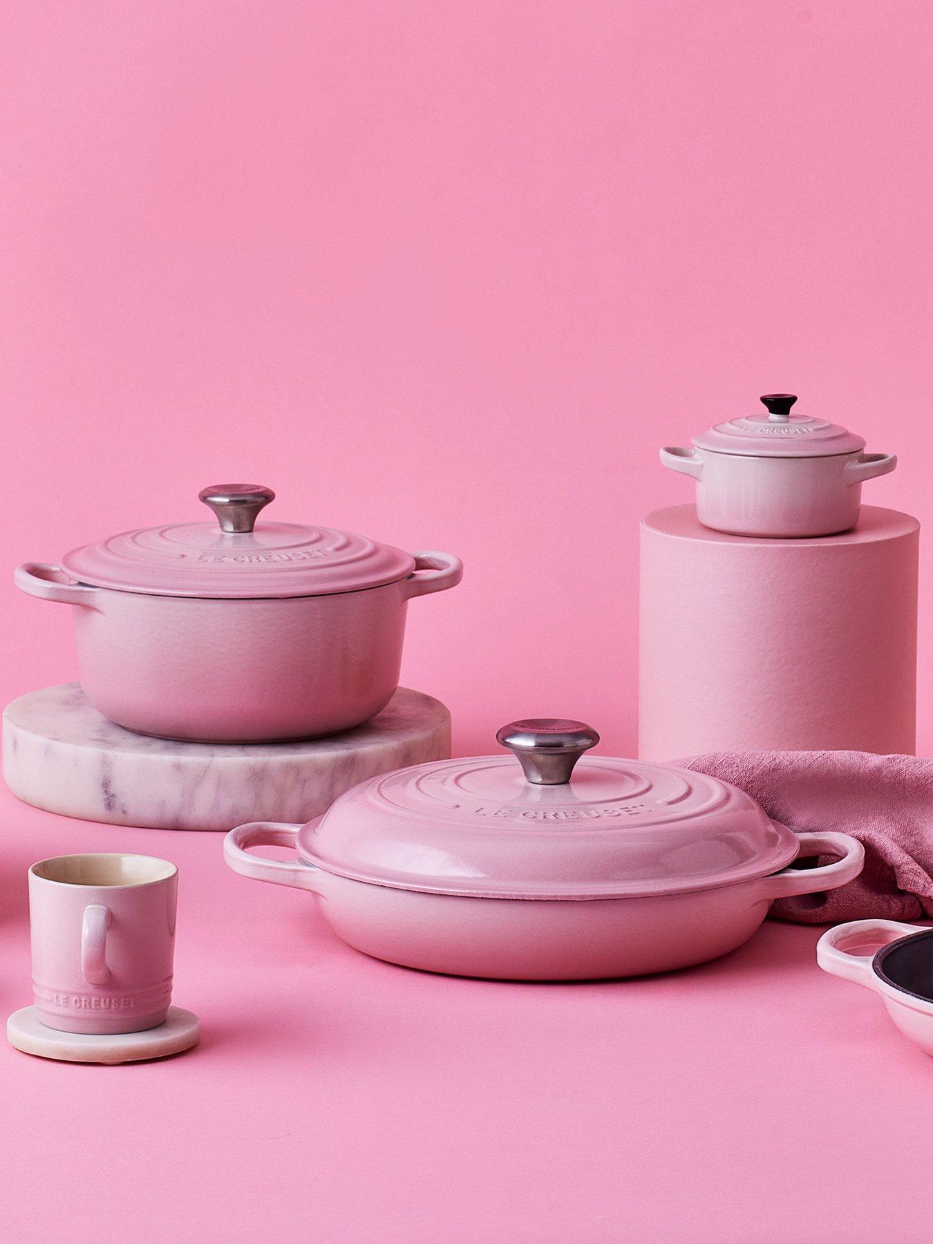 le-creuset-30-cm-shallow-cast-iron-casserole-dish-pink