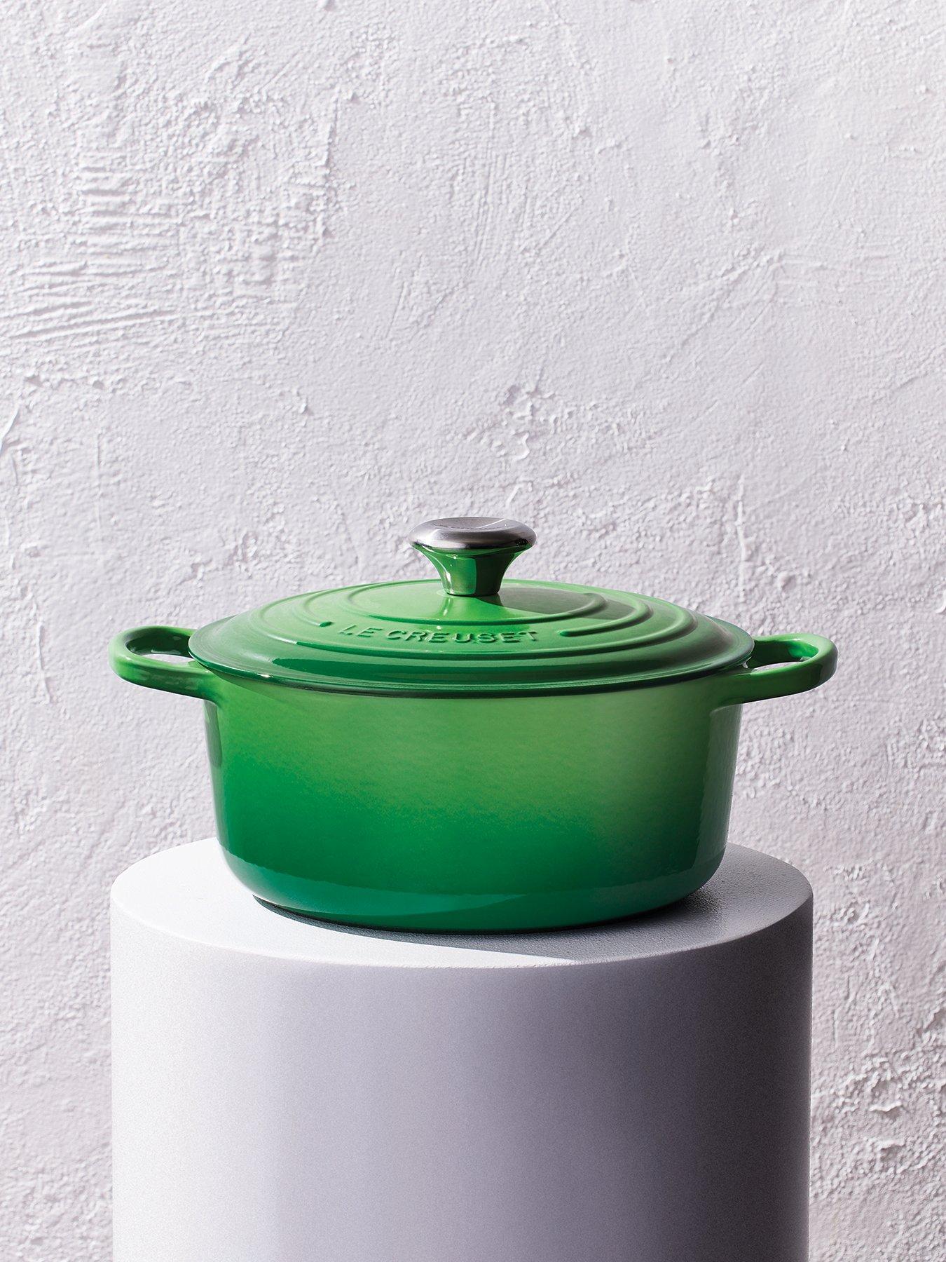 le-creuset-cast-iron-round-28-cm-casserole-in-green