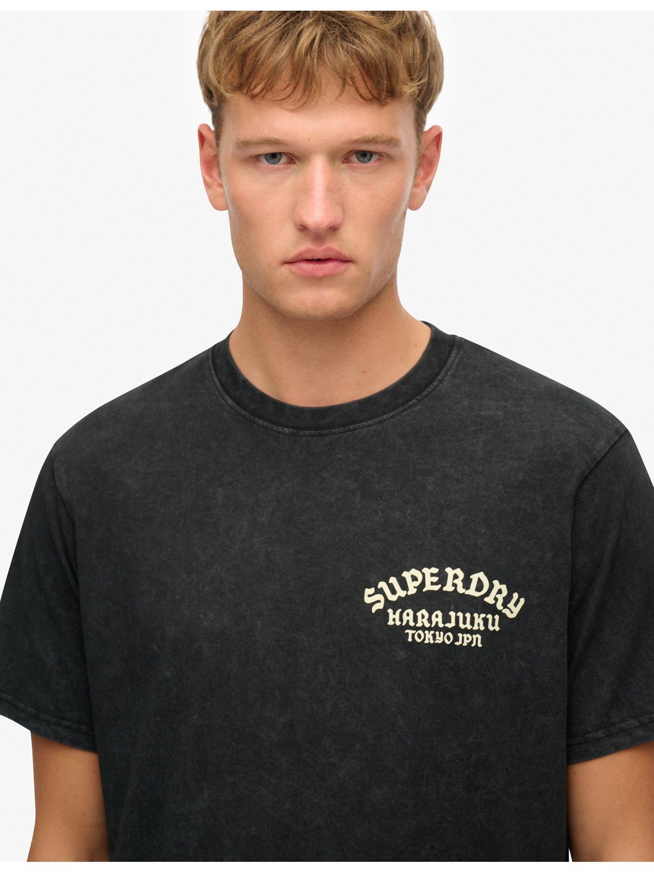 superdry-graphic-backprint-short-sleeve-t-shirt-blackoutfit