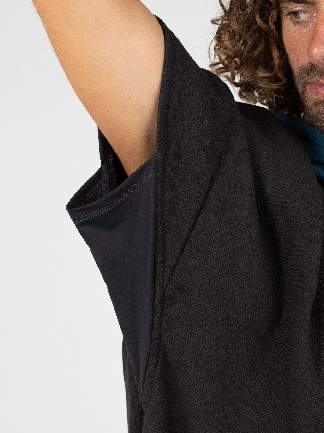decathlon-surf-poncho-500-blackdetail