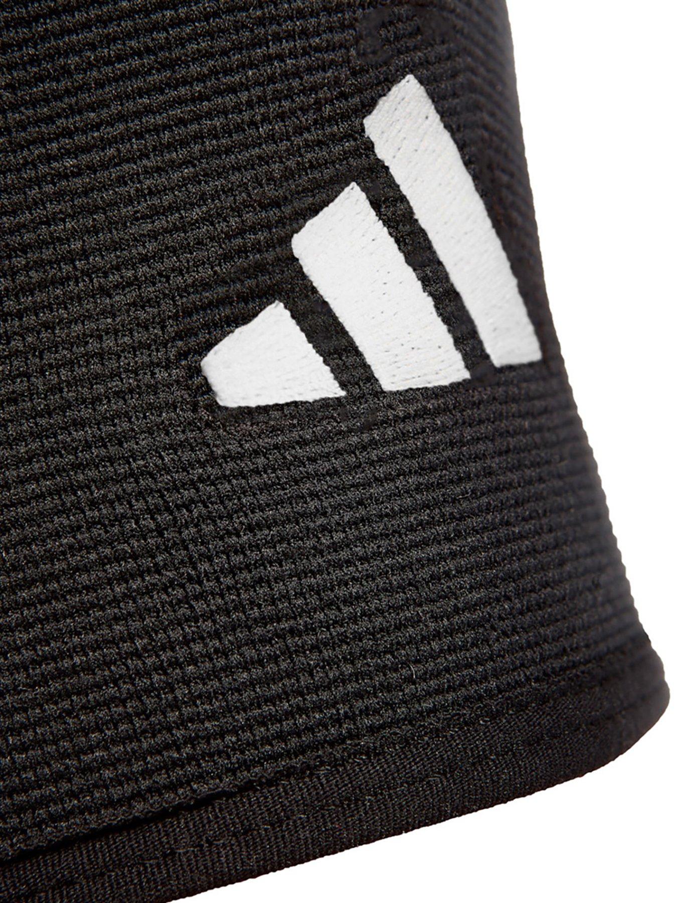 adidas-knee-support--outfit