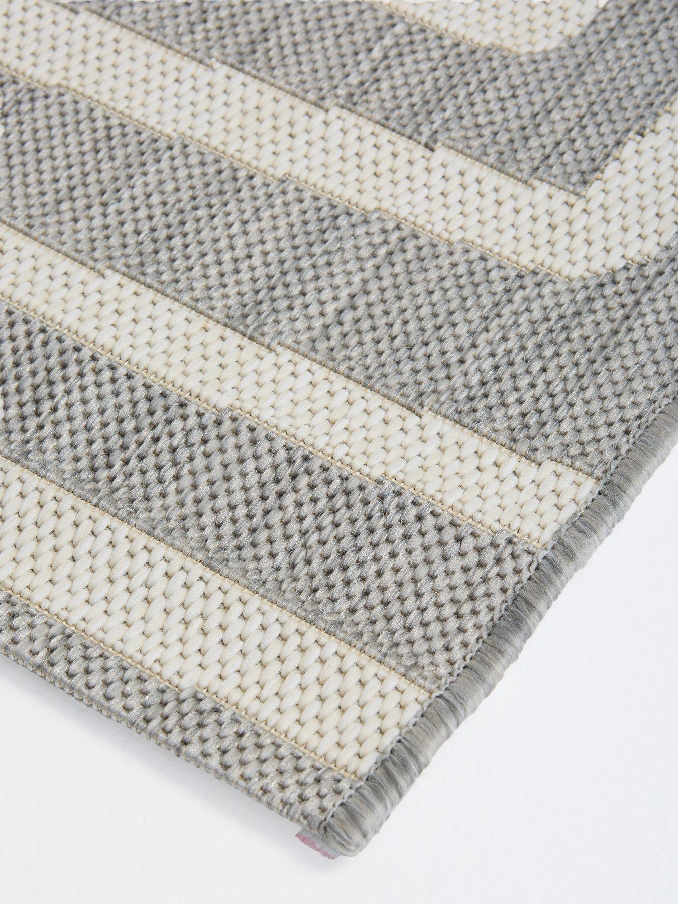the-very-collection-element-patches-indooroutdoor-rug-greydetail