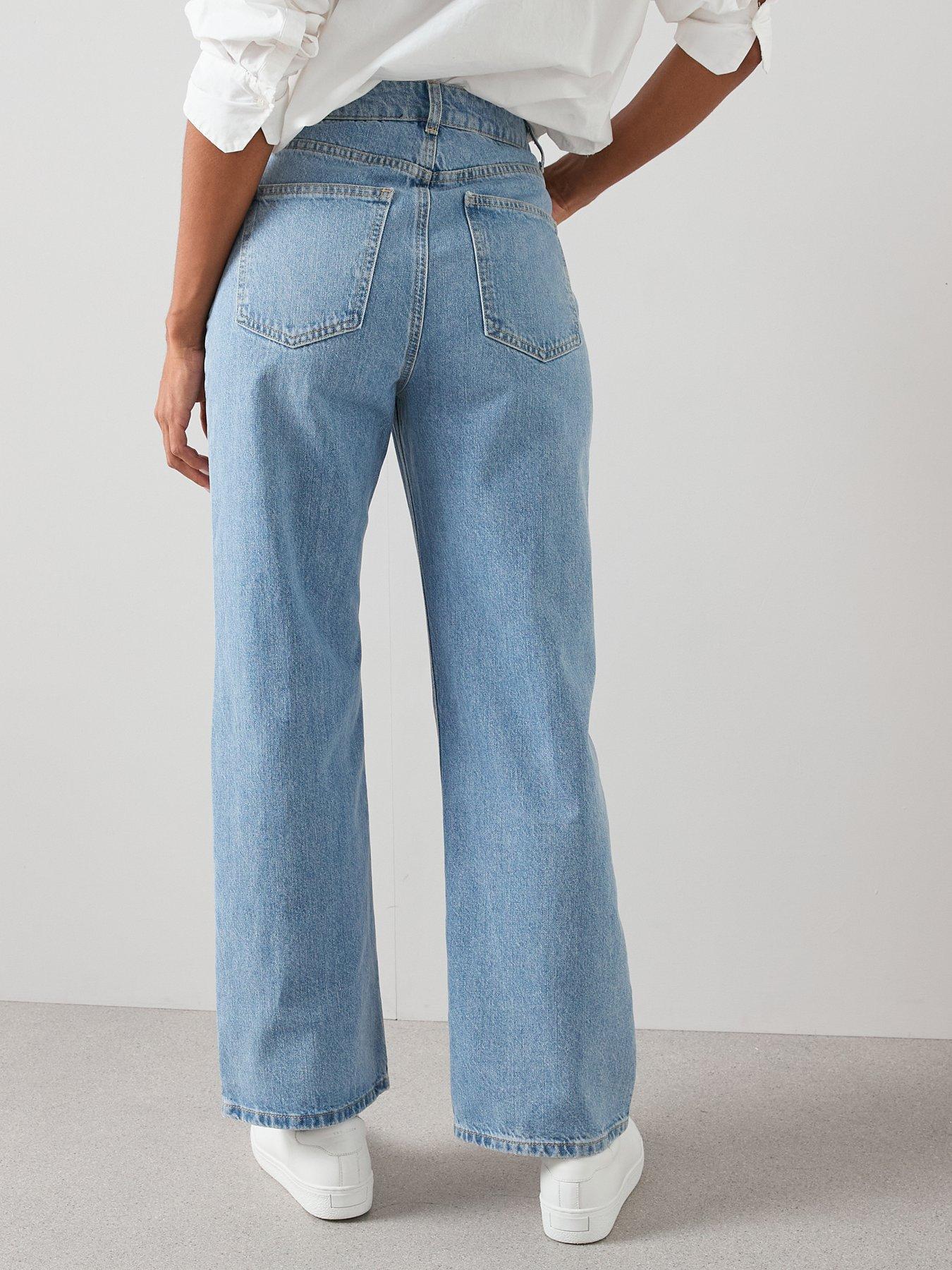 Image 2 of 7 of The Very Collection Short High Waist Wide Jeans - Light Wash