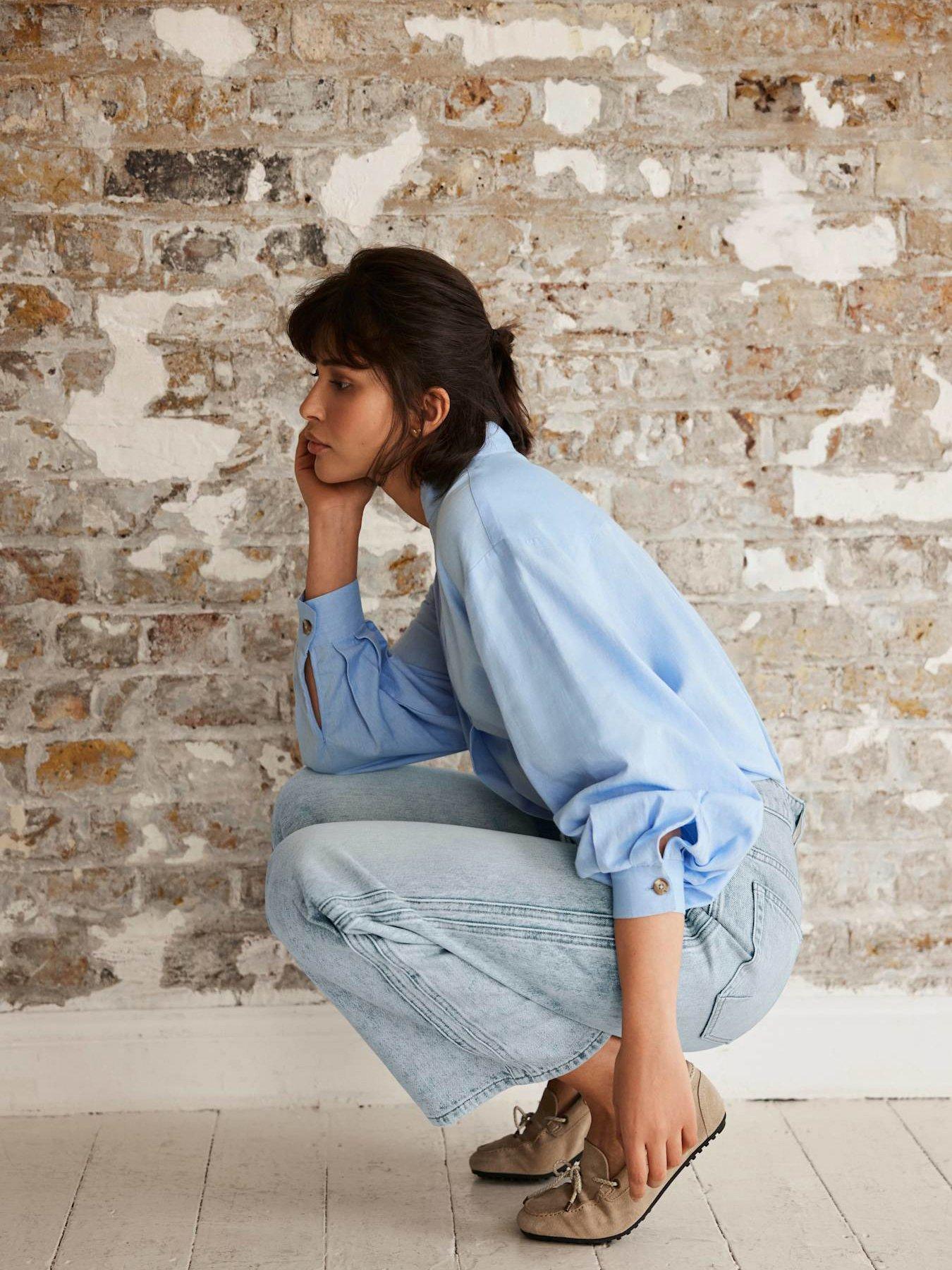 mint-velvet-light-indigo-relaxed-tapered-jeans-blueoutfit