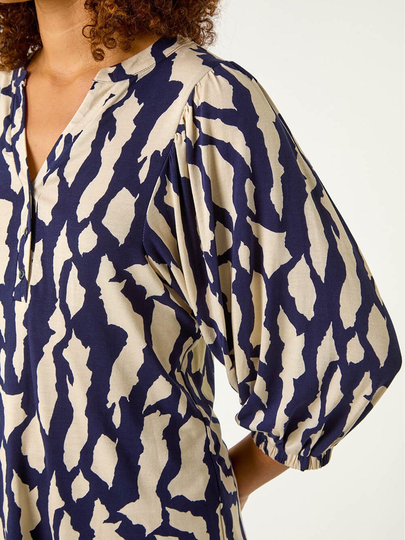 Image 5 of 5 of Roman Mono Abstract Print Top - Navy