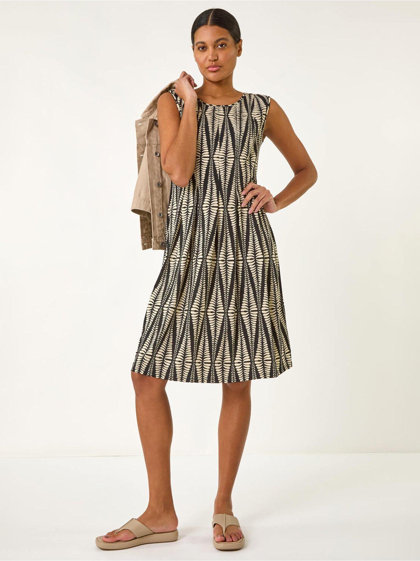 roman-abstract-print-panel-detail-dressoutfit