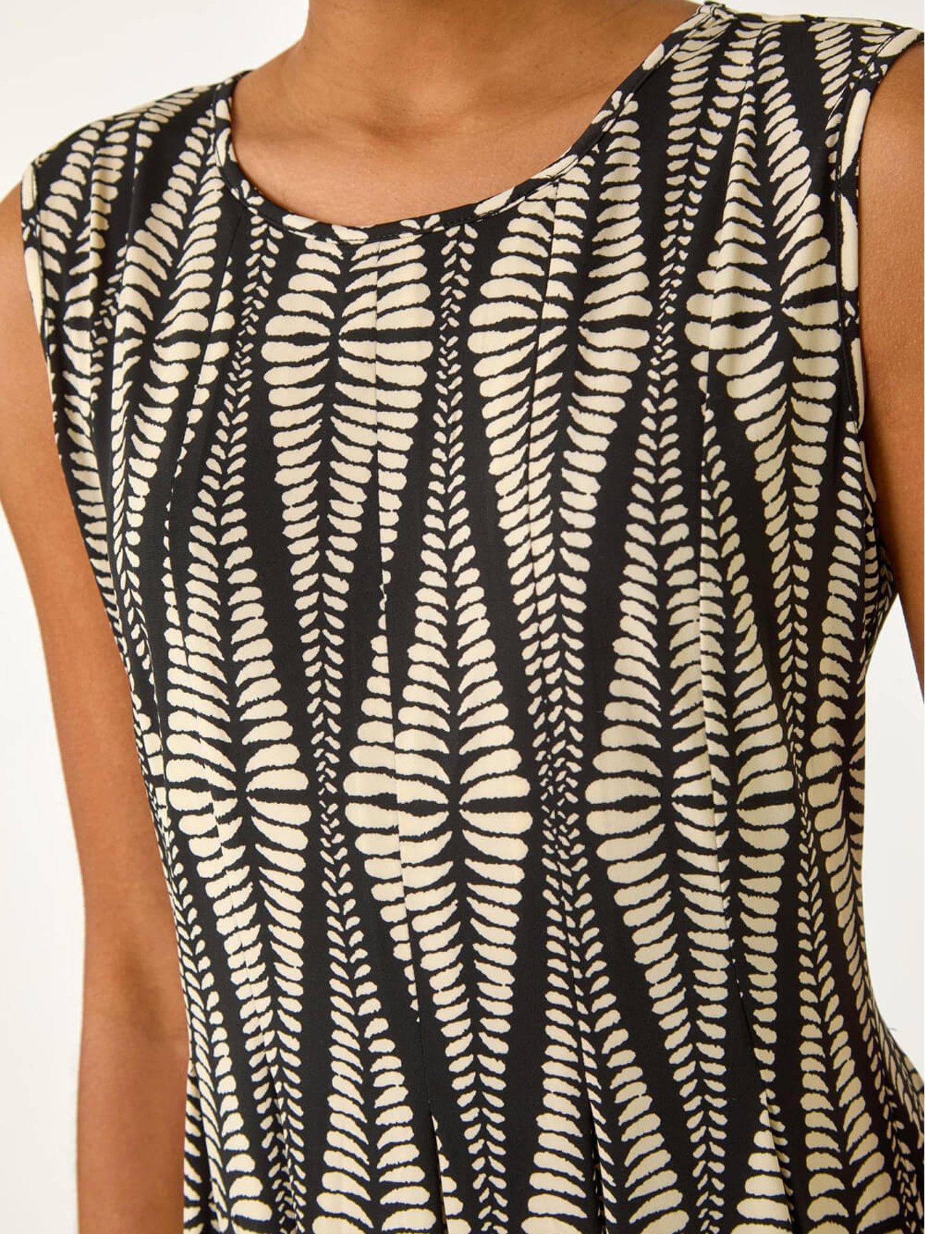 roman-abstract-print-panel-detail-dressdetail
