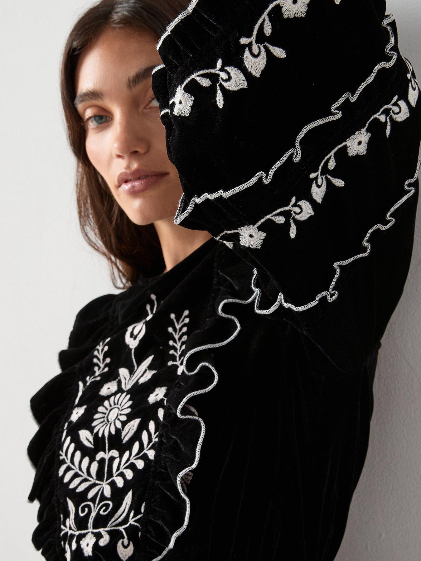 the-very-collection-velvet-embroidered-blouse-blackdetail