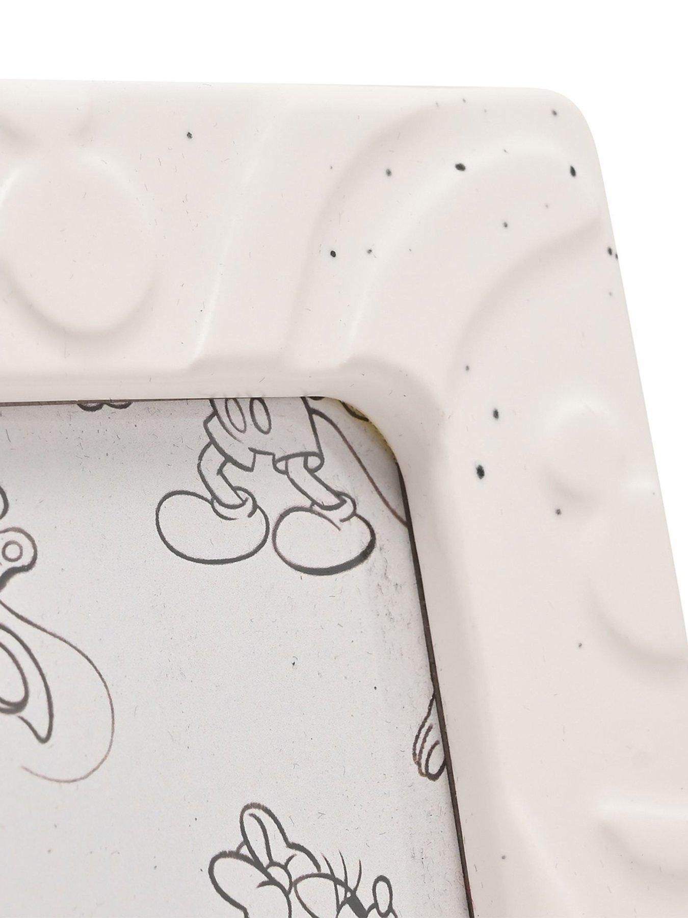 disney-disney-mickey-shapes-embossed-photo-frame-4-x-6outfit