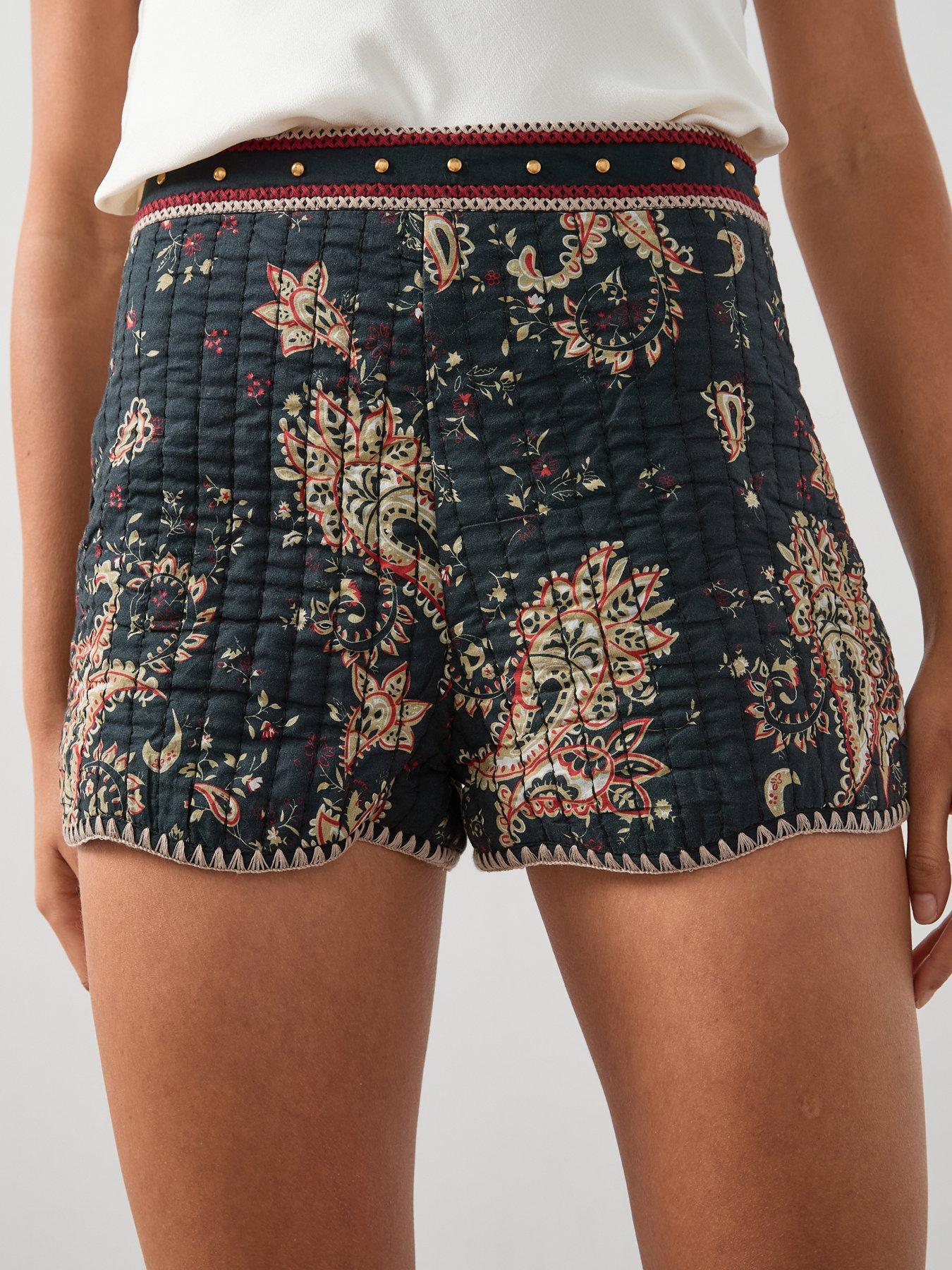 the-very-collection-printed-shorts-with-embroidery-printoutfit