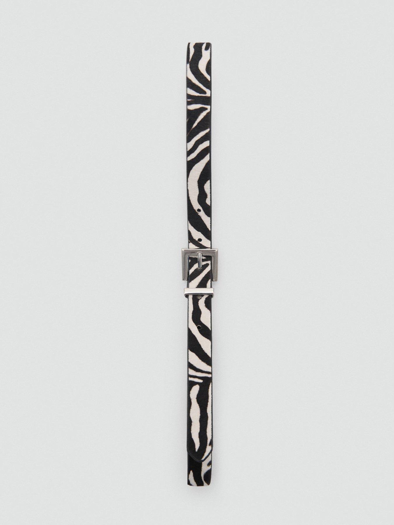 mango-zebra-fur-belt-blackoutfit