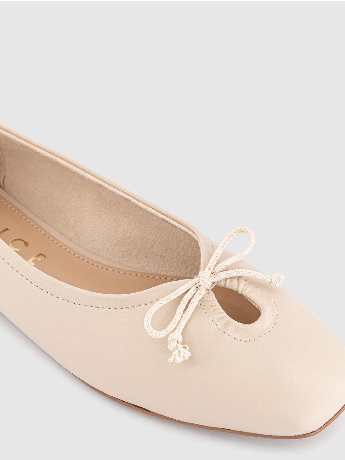 office-keyhole-ballerina-off-whiteoutfit