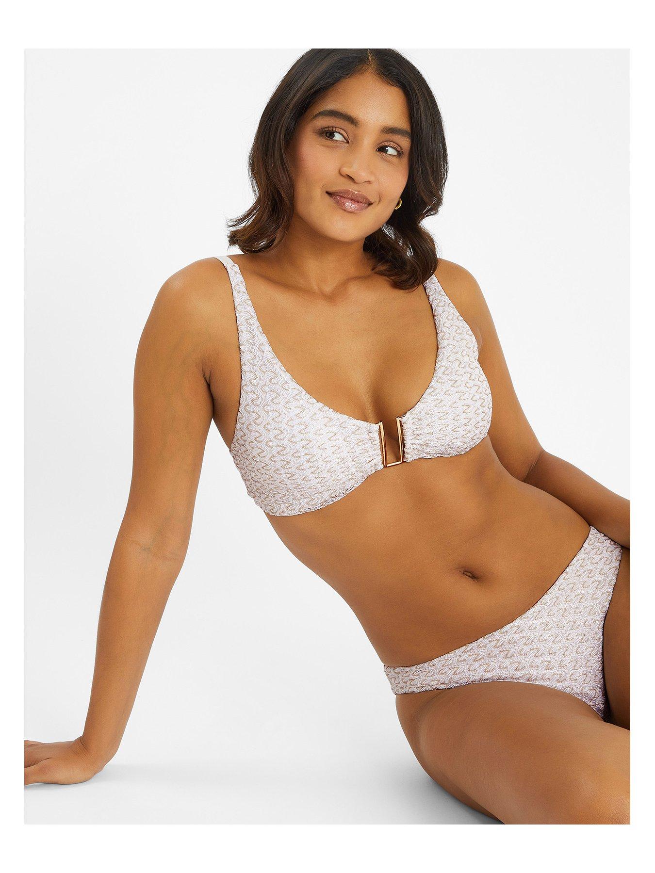 accessorize-crochet-metal-detail-top-goldoutfit