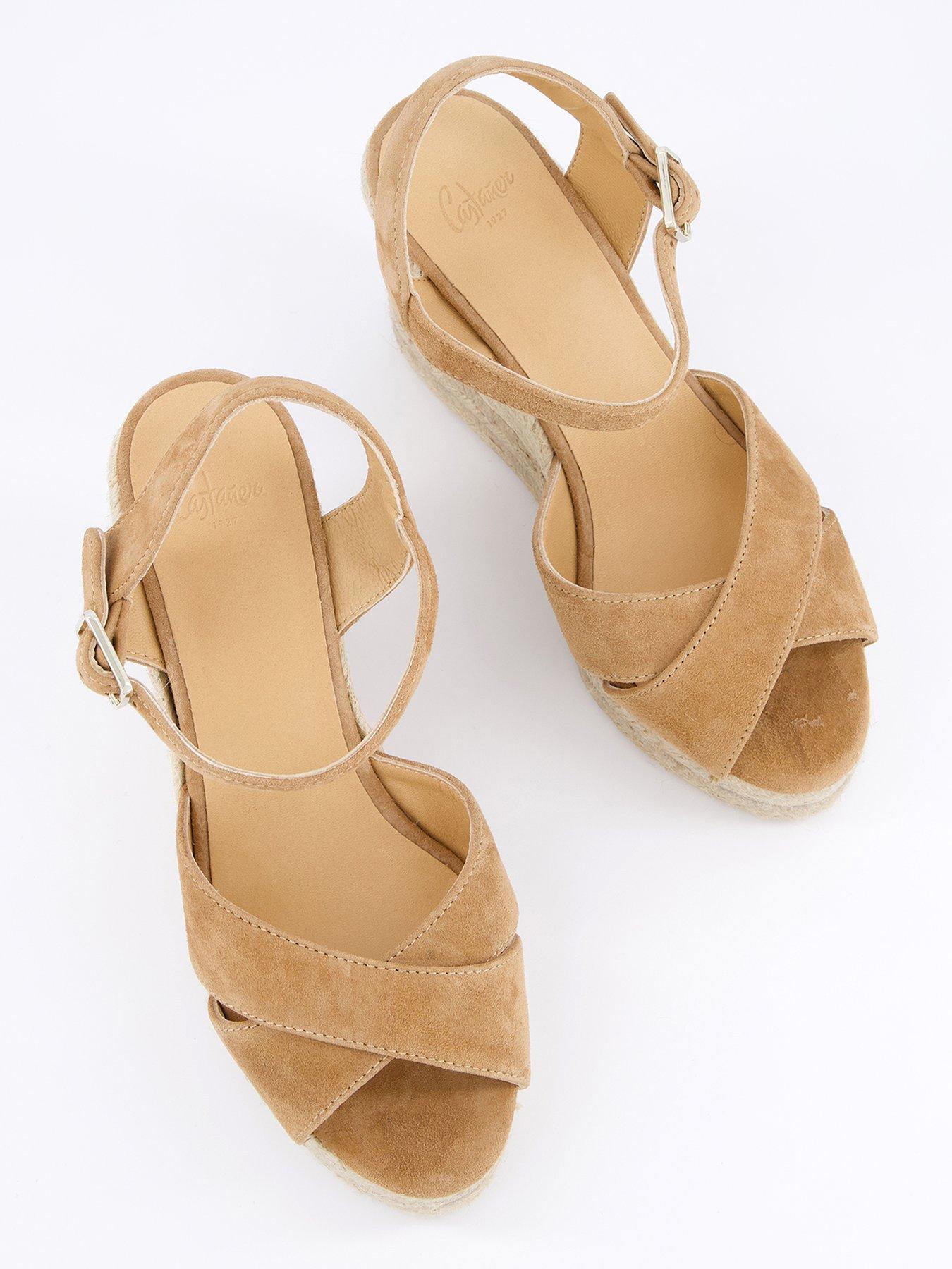 castaner-blaudell-open-toe-wedge-beigeoutfit