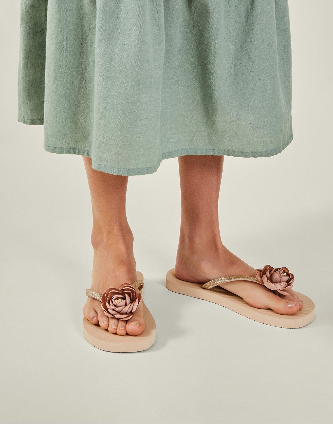 accessorize-corsage-flip-flops-nudestillFront
