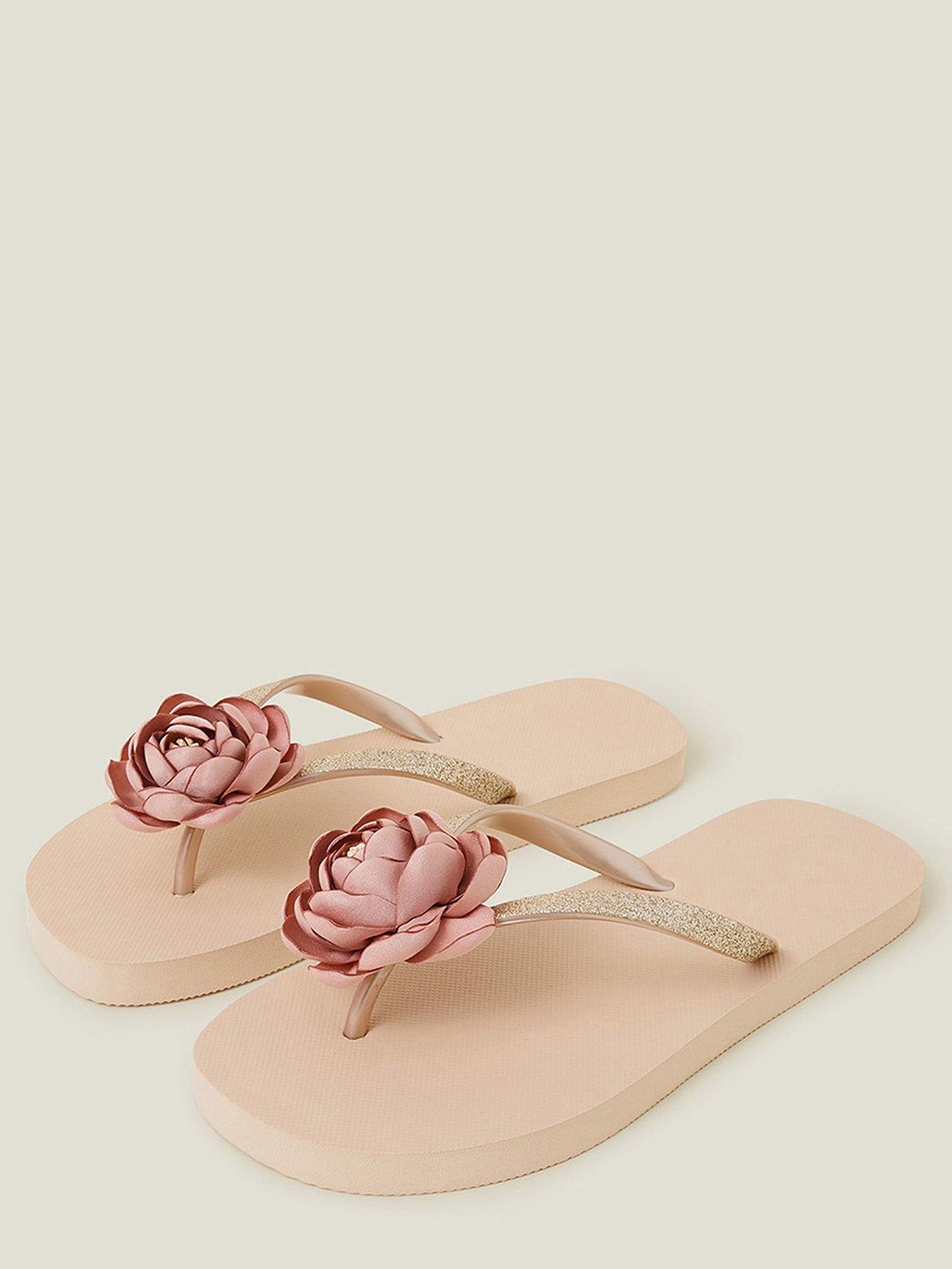 accessorize-corsage-flip-flops-nudeoutfit