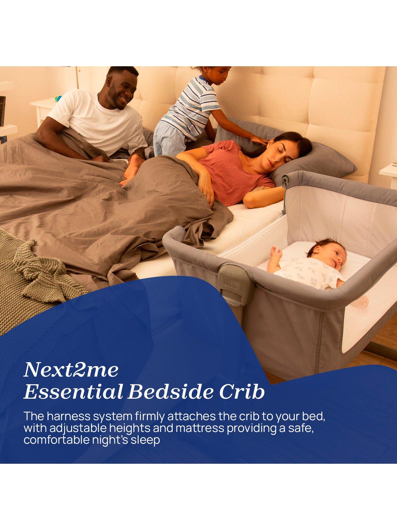 chicco-next2me-essential-bedside-crib-mattress-protector-amp-2-fitted-sheets-airoutfit