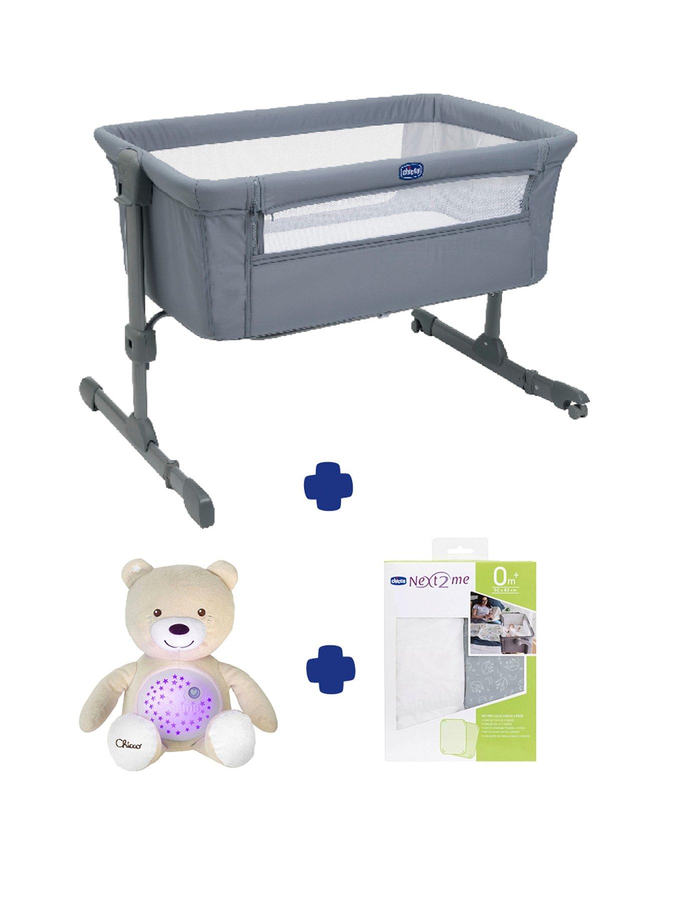 chicco-next2me-essential-crib-plush-bear-projector-amp-2-crib-sheets