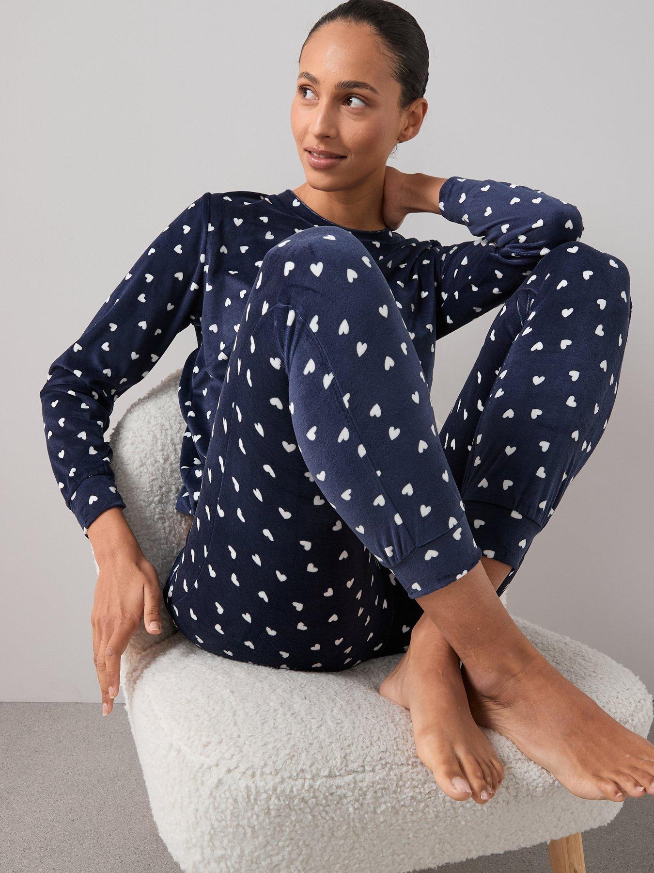 the-very-collection-heart-print-velour-jogger-pj-set-setoutfit