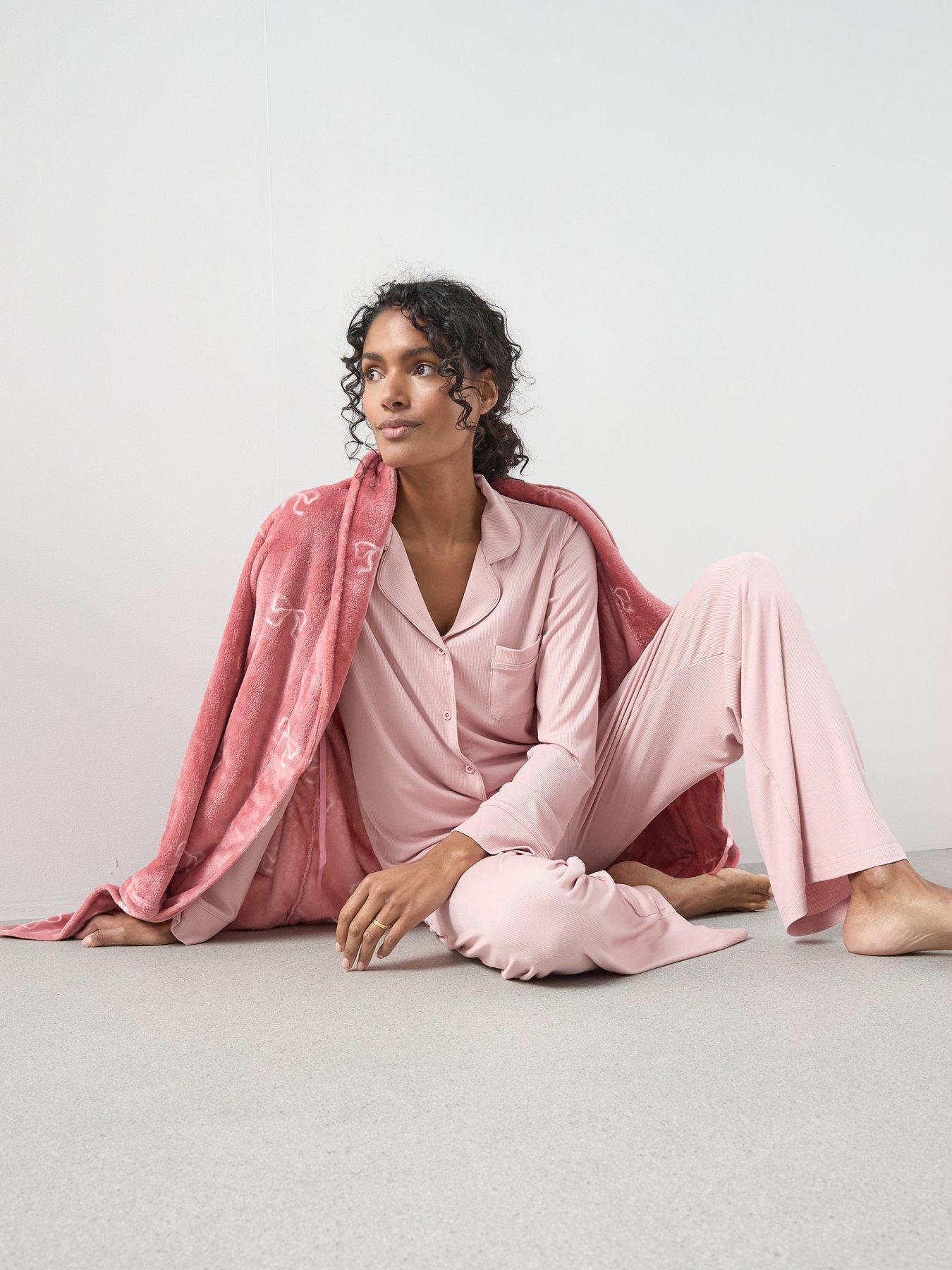 Image 6 of 6 of The Very Collection Bow Print Shawl Collar Dressing Gown - Pink