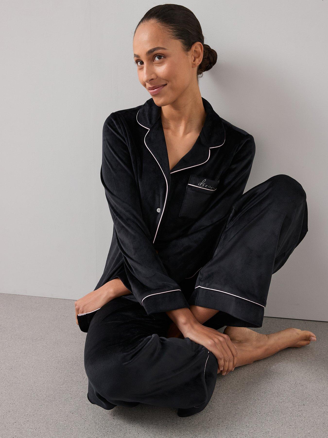 the-very-collection-embroided-fleece-contrast-piping-revere-pj-set-blackoutfit