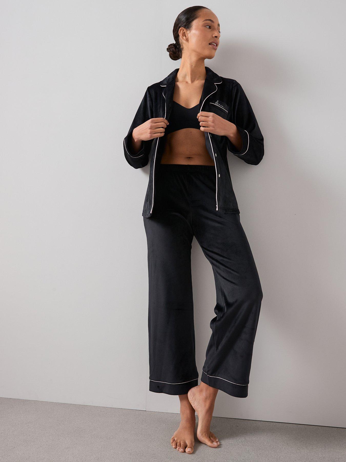 the-very-collection-embroided-fleece-contrast-piping-revere-pj-set-blackdetail