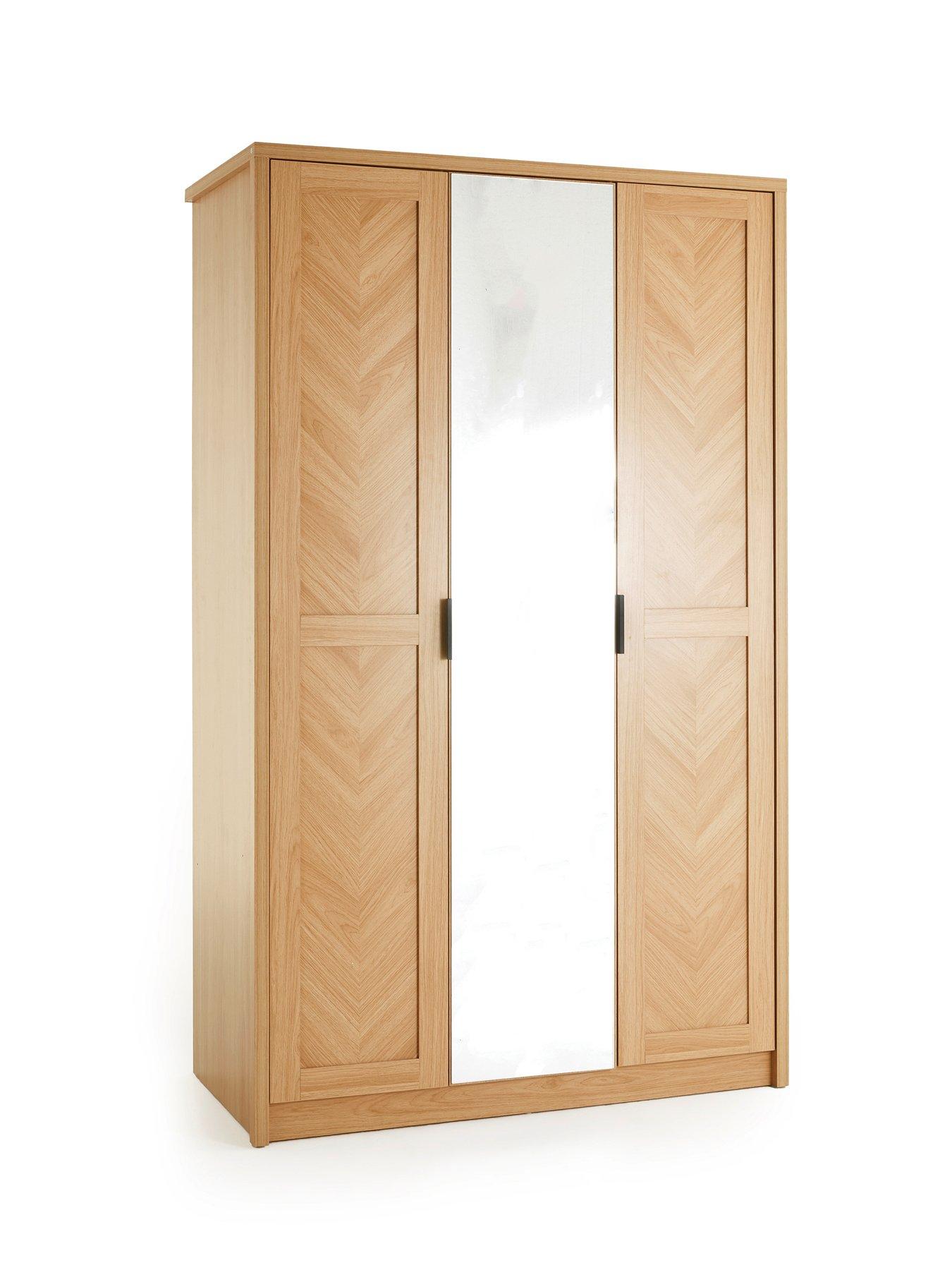 Image 3 of 7 of The Very Collection Chevry 3 Door Mirrored Wardrobe - Oak