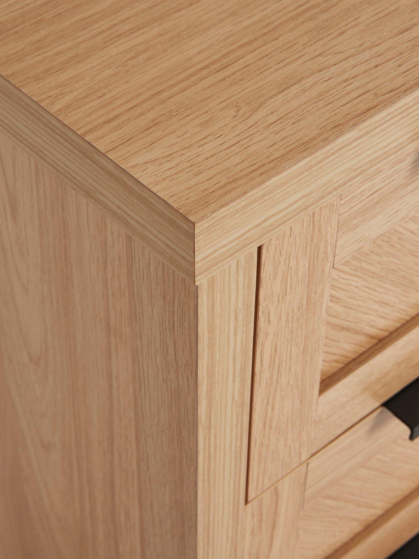 the-very-collection-chevry-3-drawer-bedside-chest-oakdetail