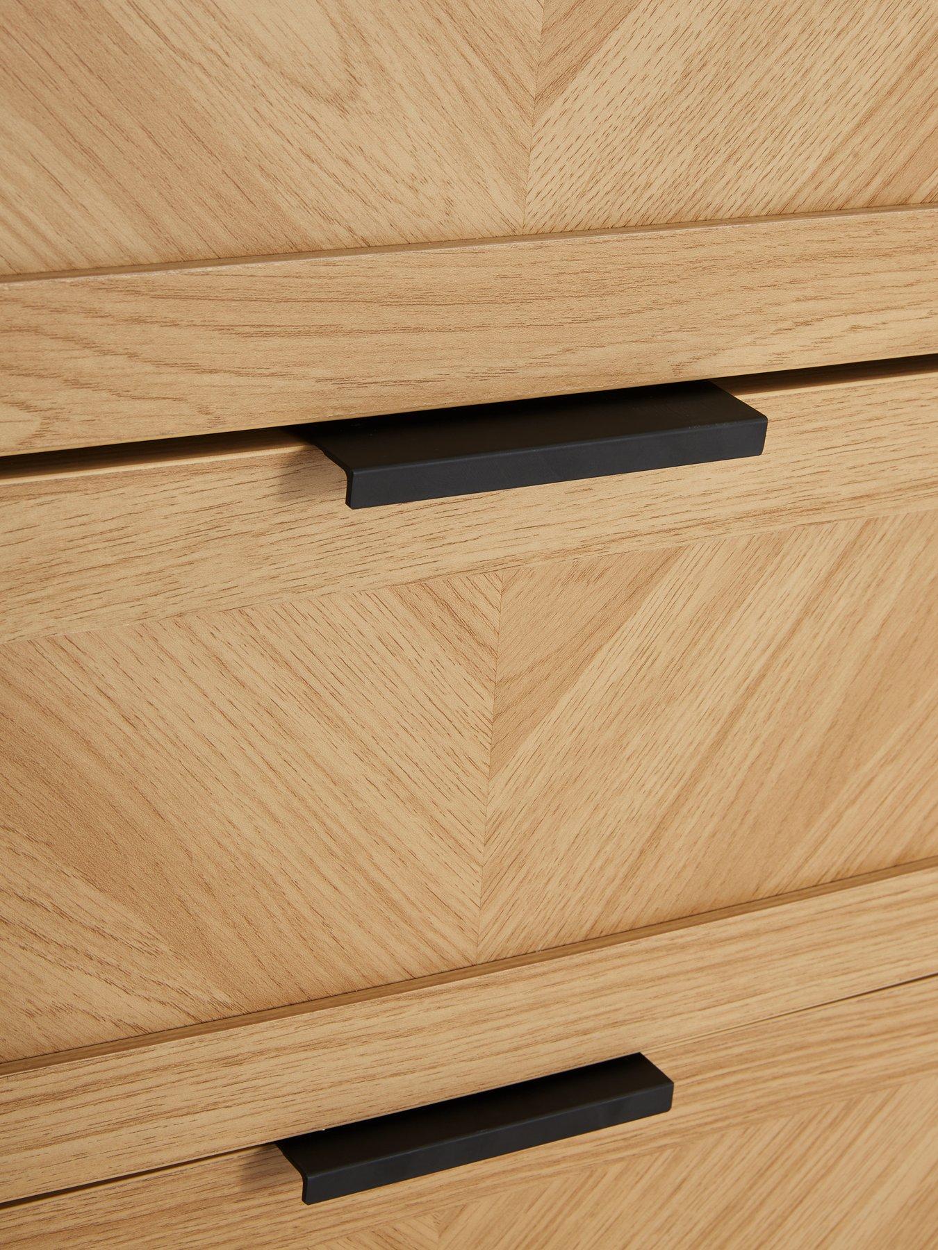 Image 6 of 7 of The Very Collection Chevry 4 Drawer Chest - Oak