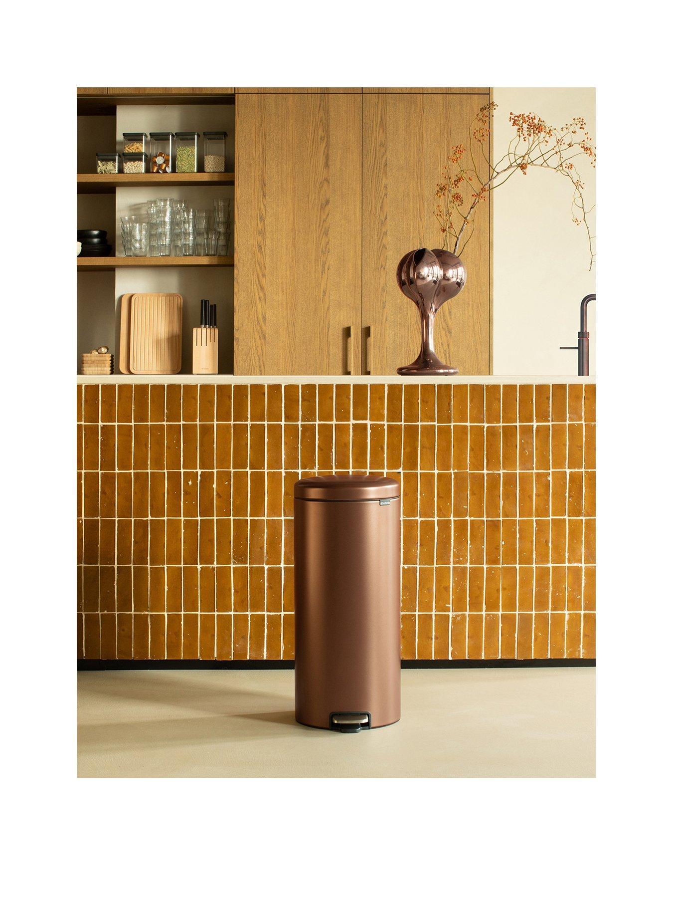 brabantia-pnewicon-30-litre-pedal-bin-in-bronzep