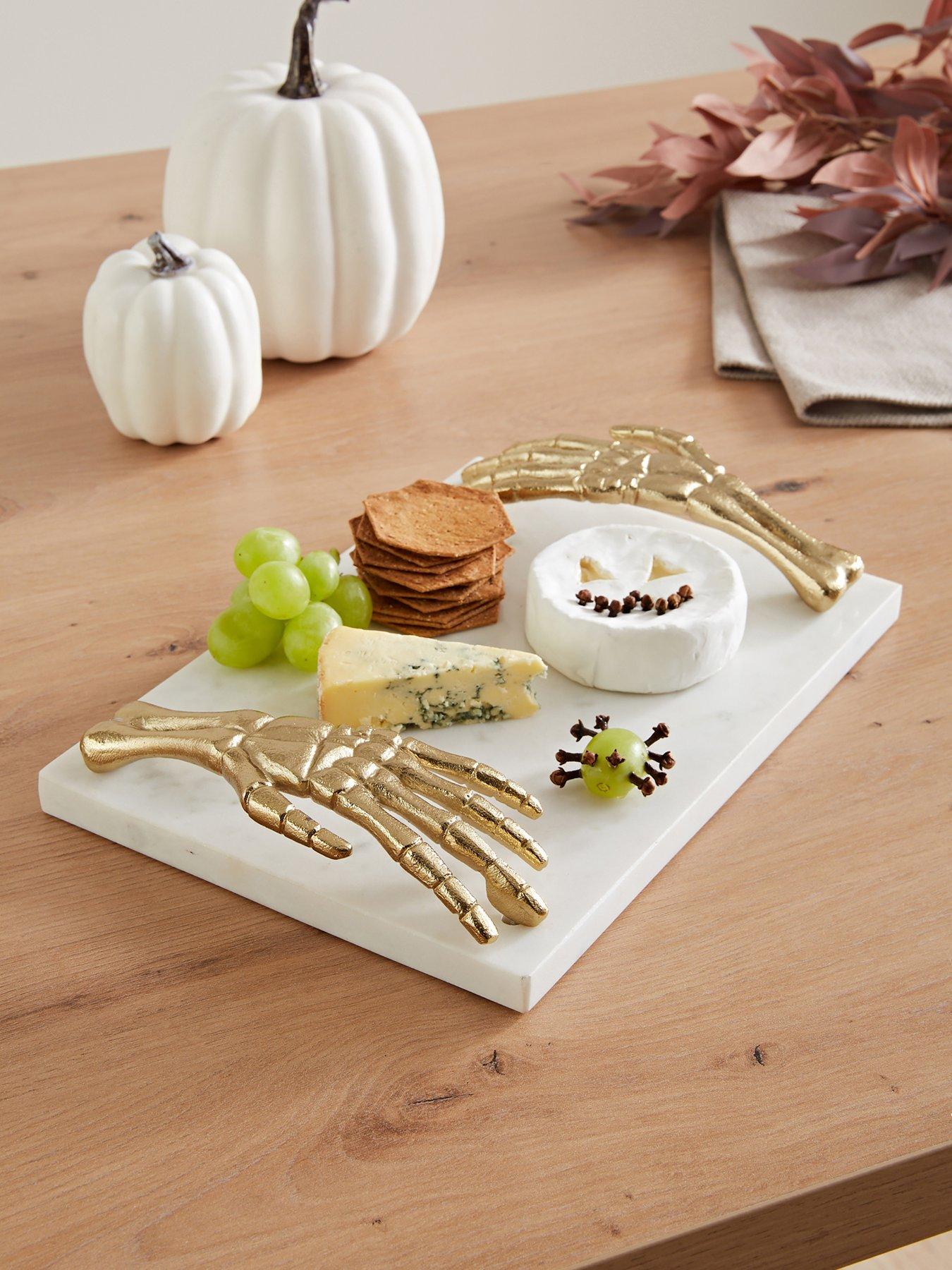 the-very-collection-skeleton-hands-marble-tray-30cm
