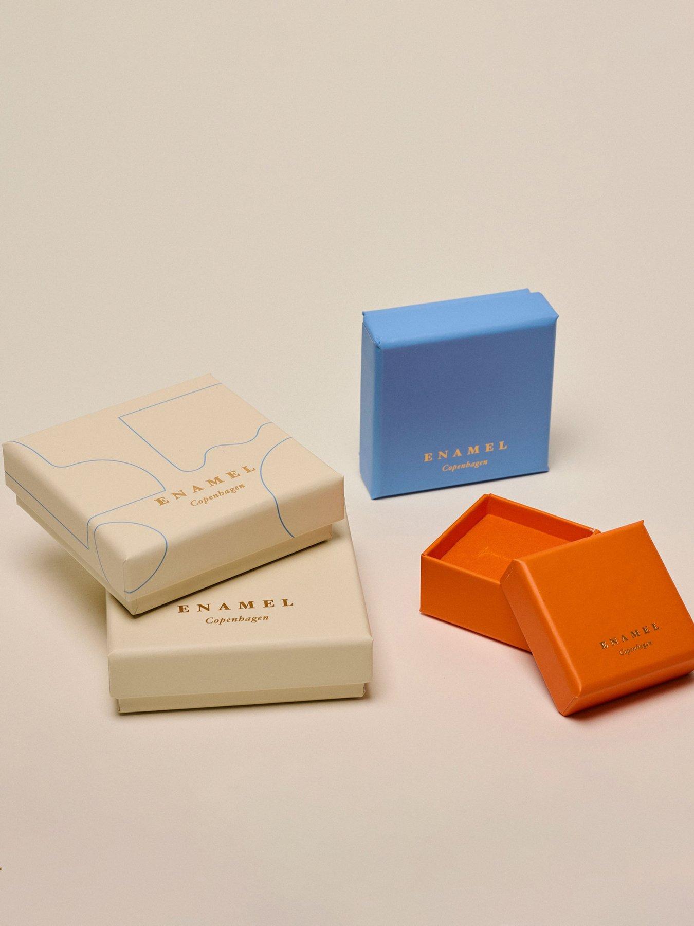 enamel-copenhagen-enamel-cornflower-dot-gold-plated-sterling-silver-studsback