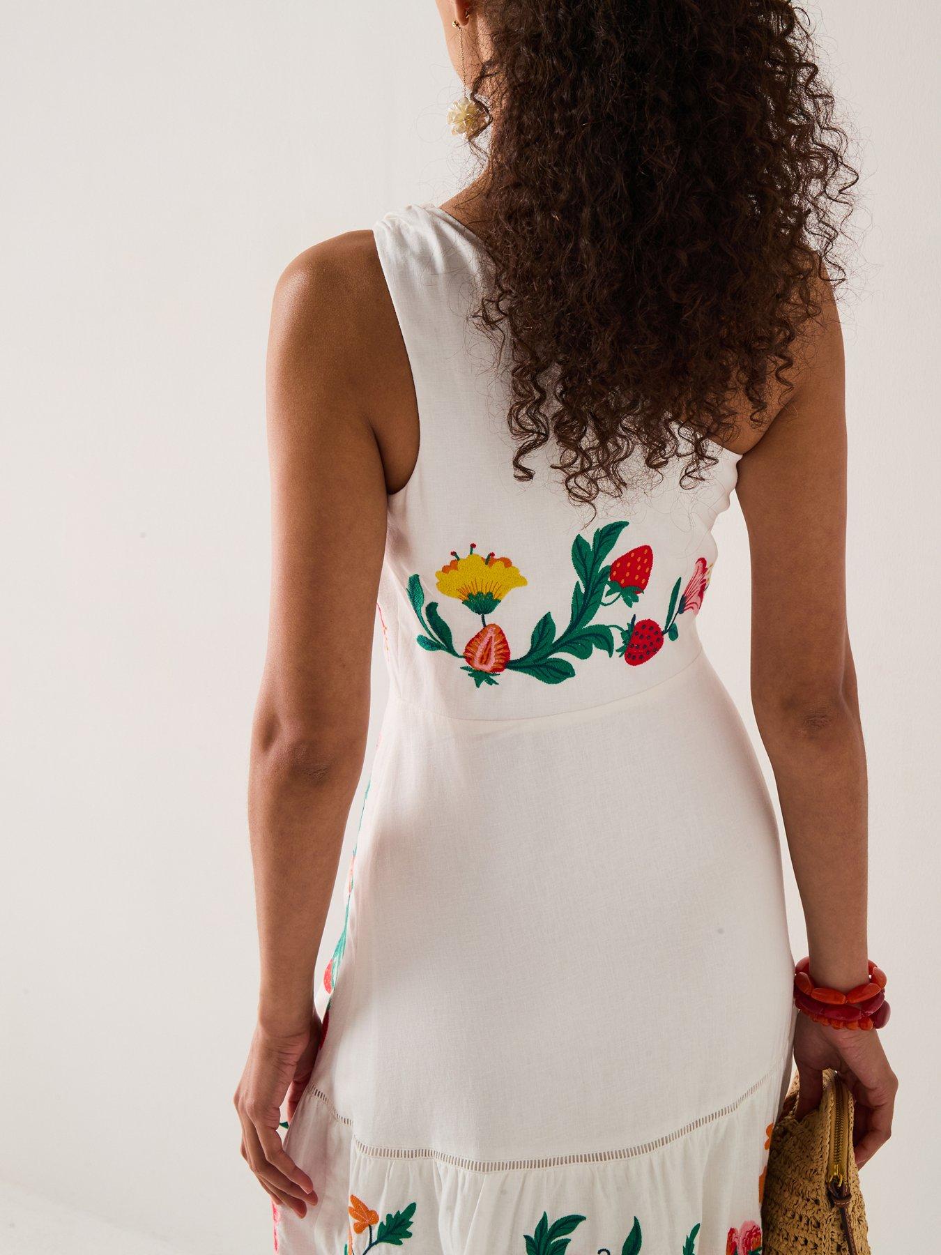 forever-new-ollie-one-embroidered-shoulder-maxi-whiteoutfit