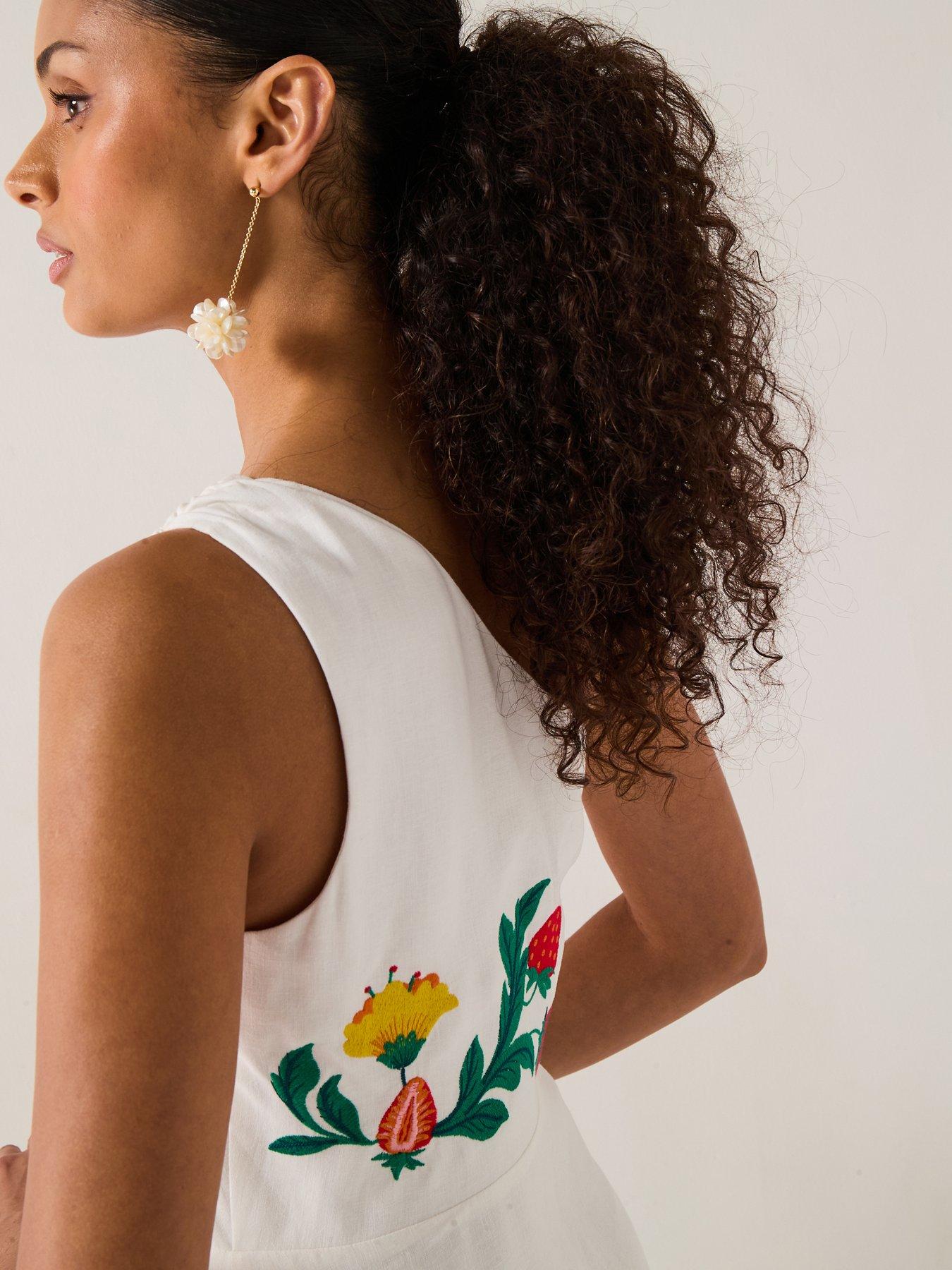 Image 6 of 6 of Forever New Ollie One Embroidered Shoulder Maxi - White