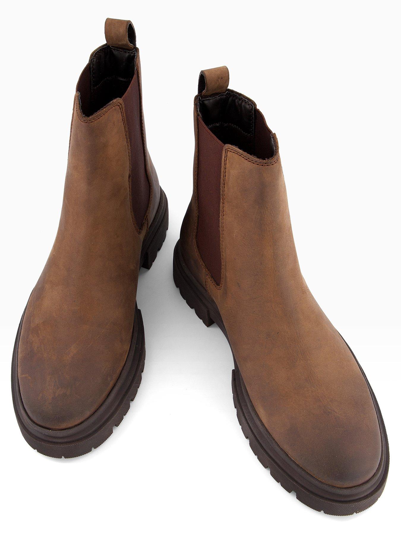 the-very-collection-nobuck-leather-cleated-chelsea-boot-brownoutfit
