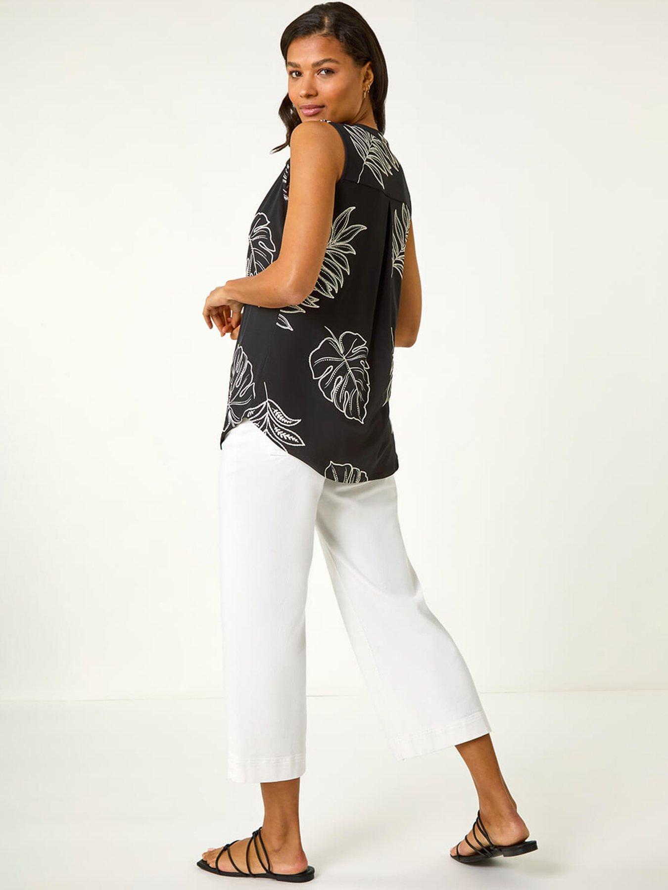 Image 2 of 5 of Roman Textured Print Vest - Black