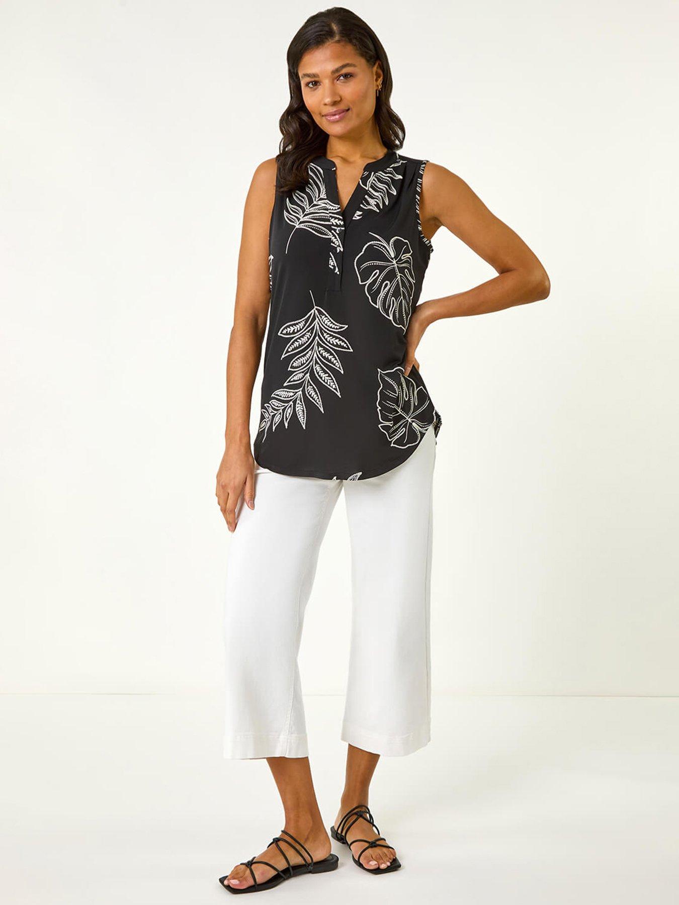 Image 3 of 5 of Roman Textured Print Vest - Black