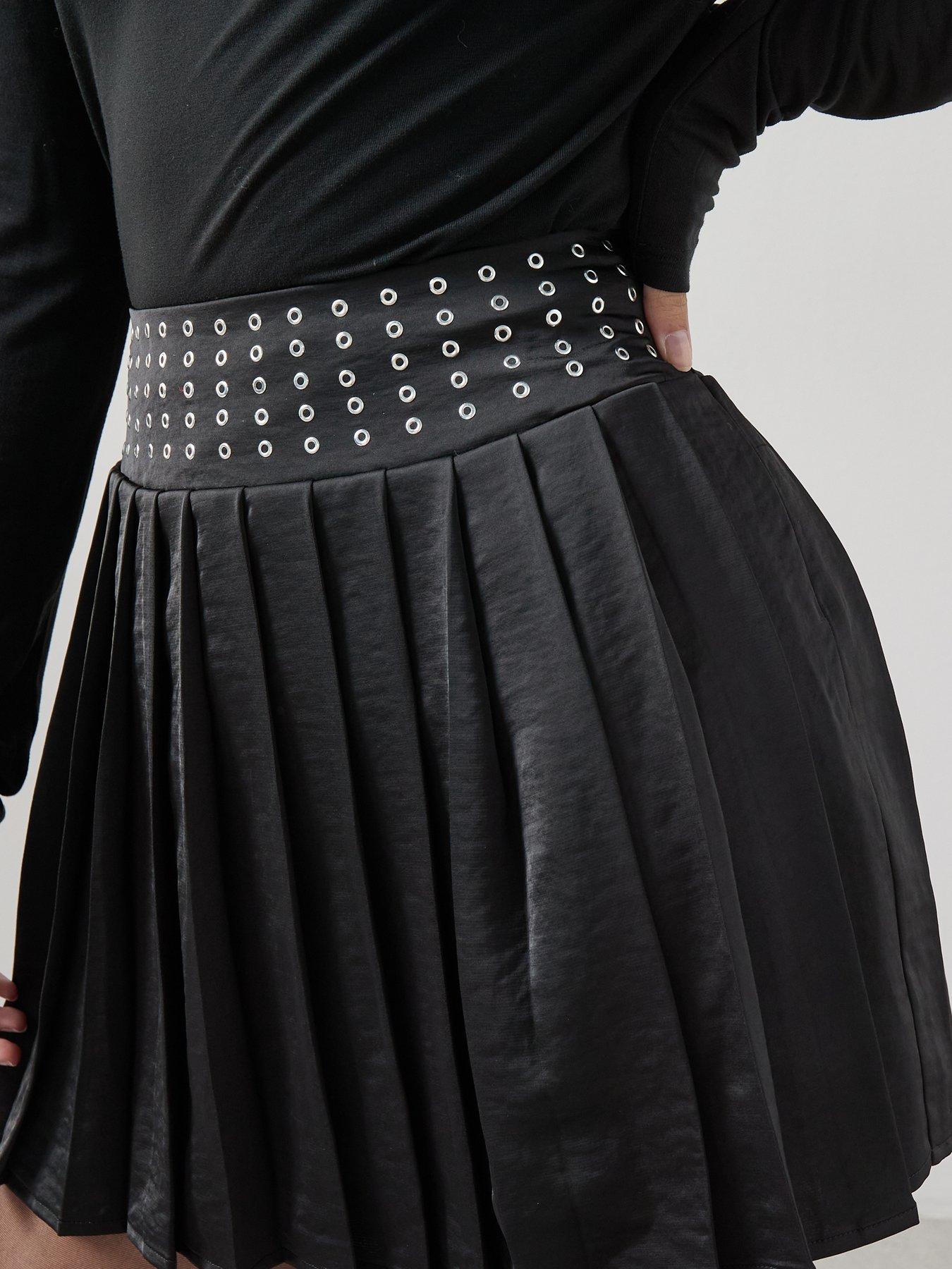the-very-collection-statement-eyelet-pleated-mini-skirt-blackoutfit