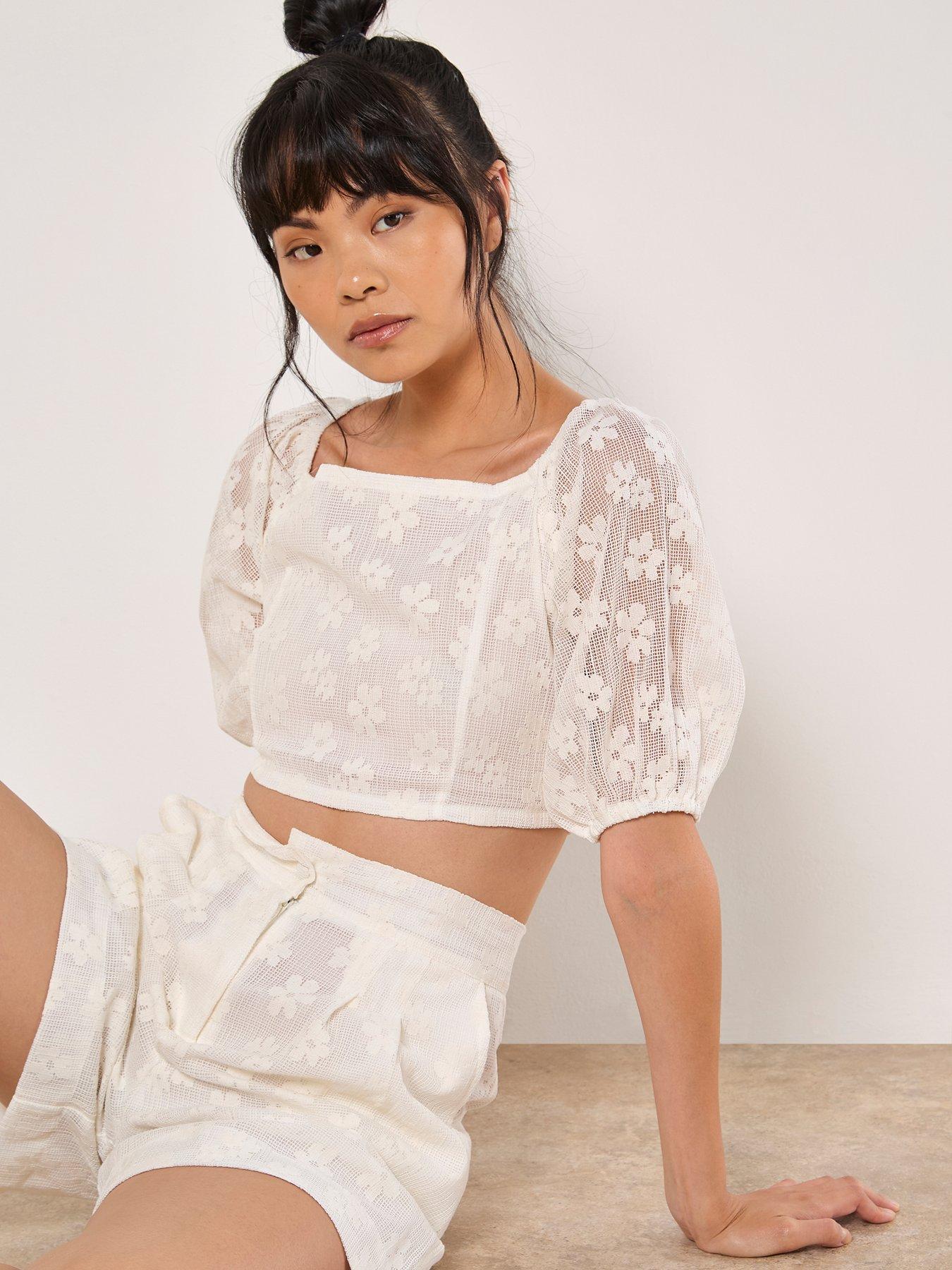 apricot-apricot-daisy-mesh-cropped-topoutfit