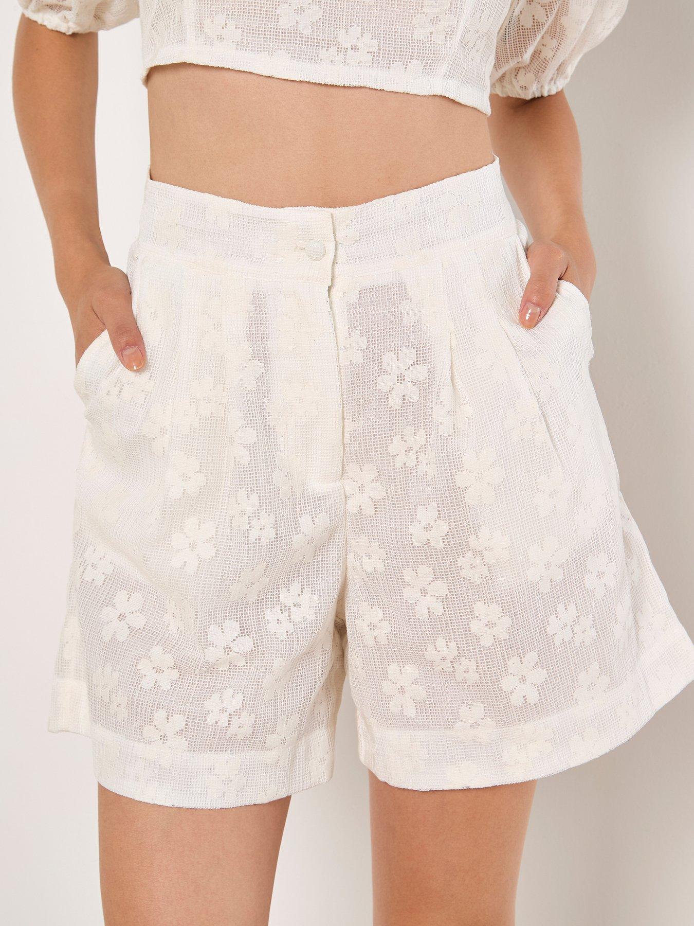 apricot-apricot-daisy-mesh-shortsoutfit