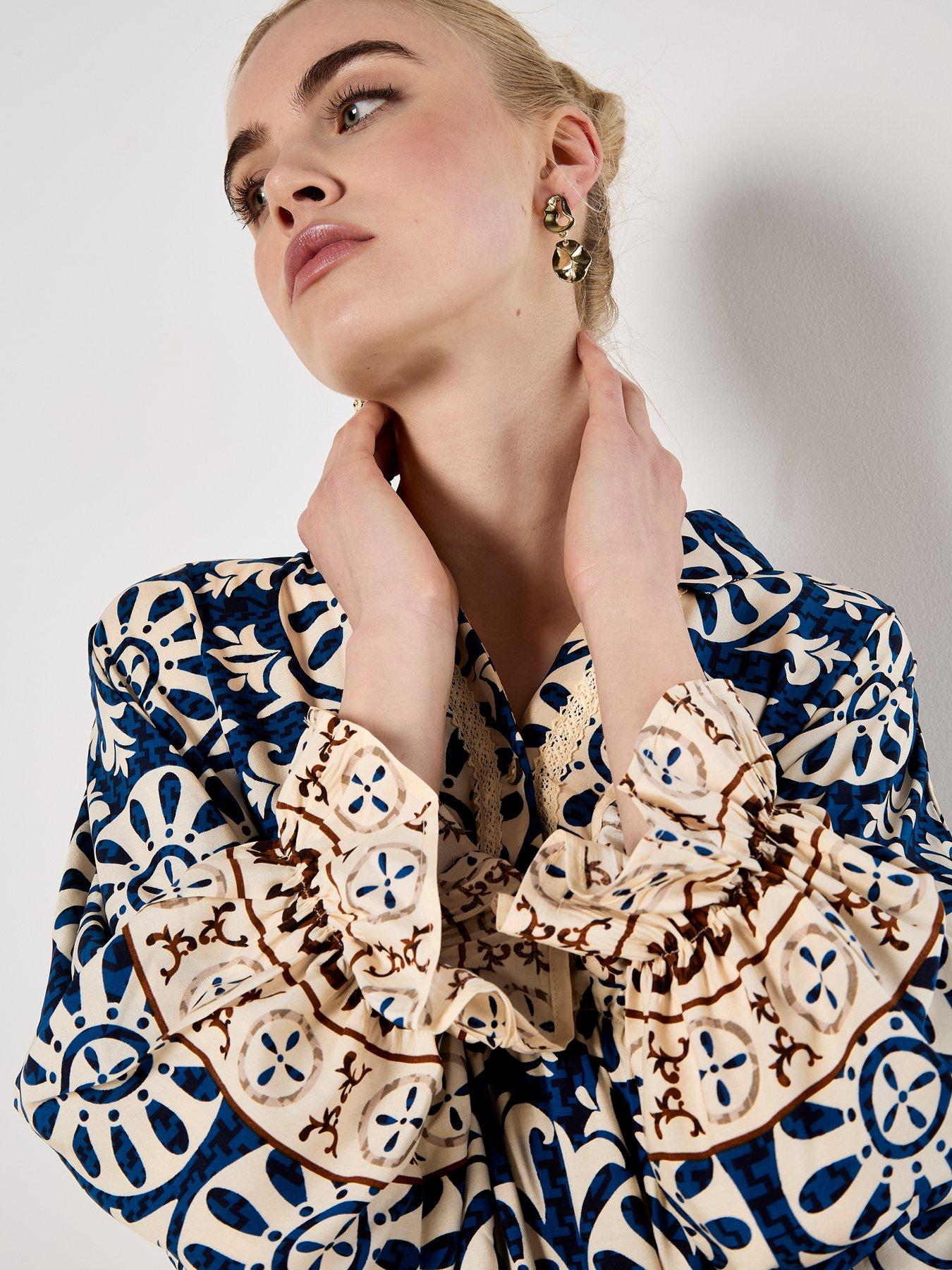 apricot-border-print-oversized-shirt-blueoutfit