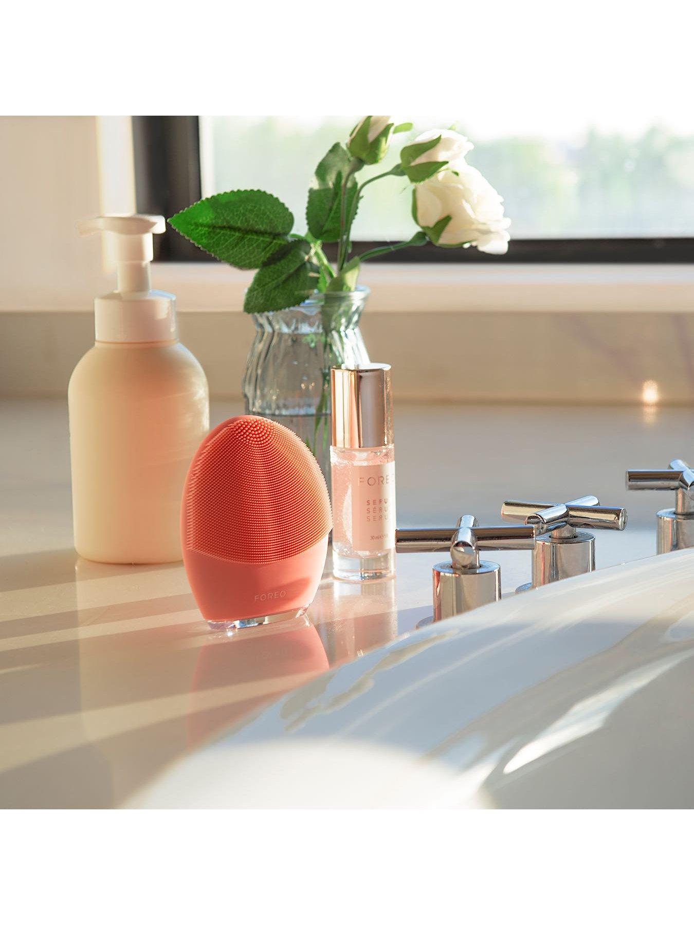 Image 4 of 5 of FOREO Luna 4 Balanced Skin