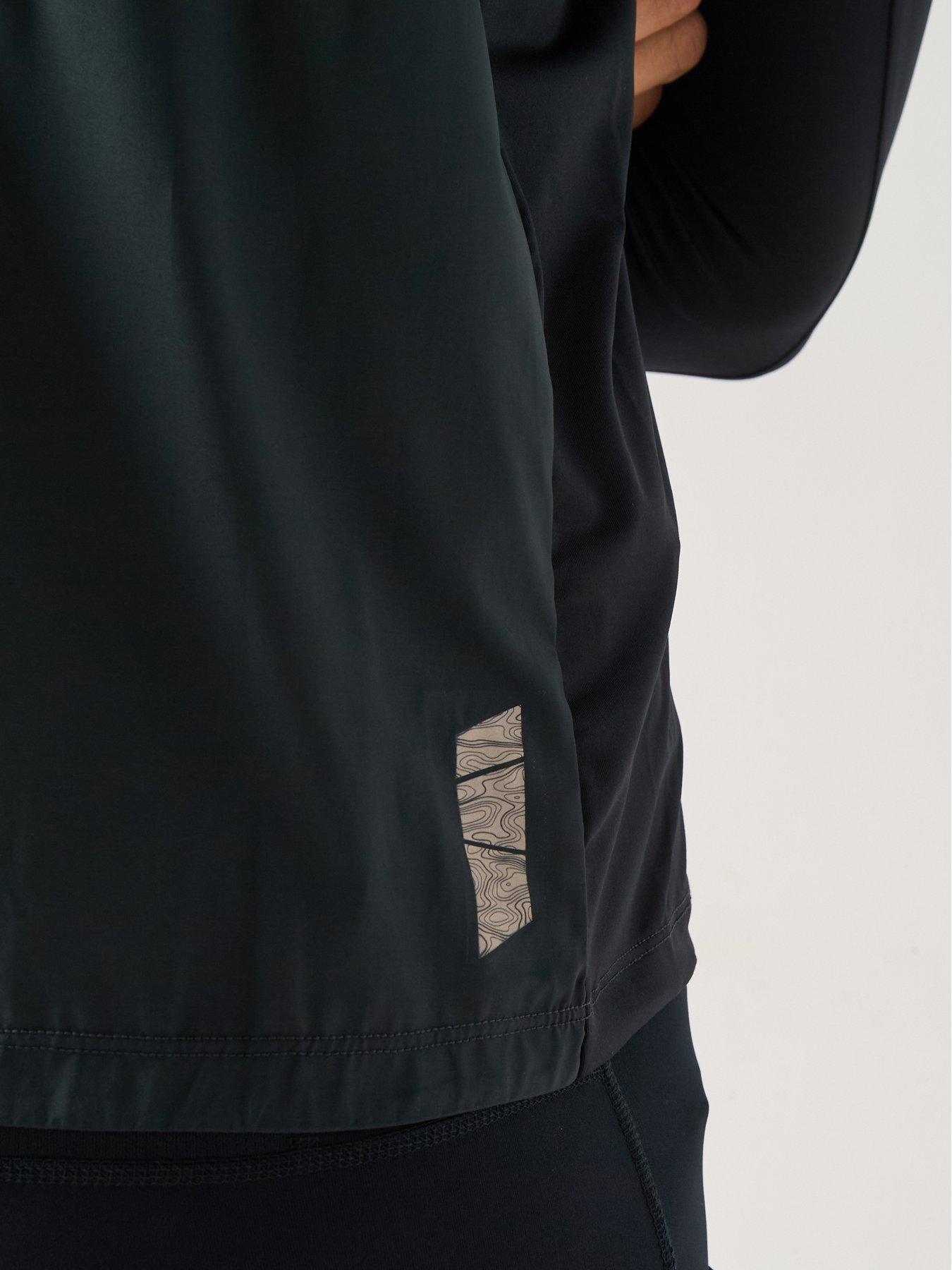 Image 4 of 6 of Ronhill Men's Running Tech Wind-block 1/2 Zip - Black