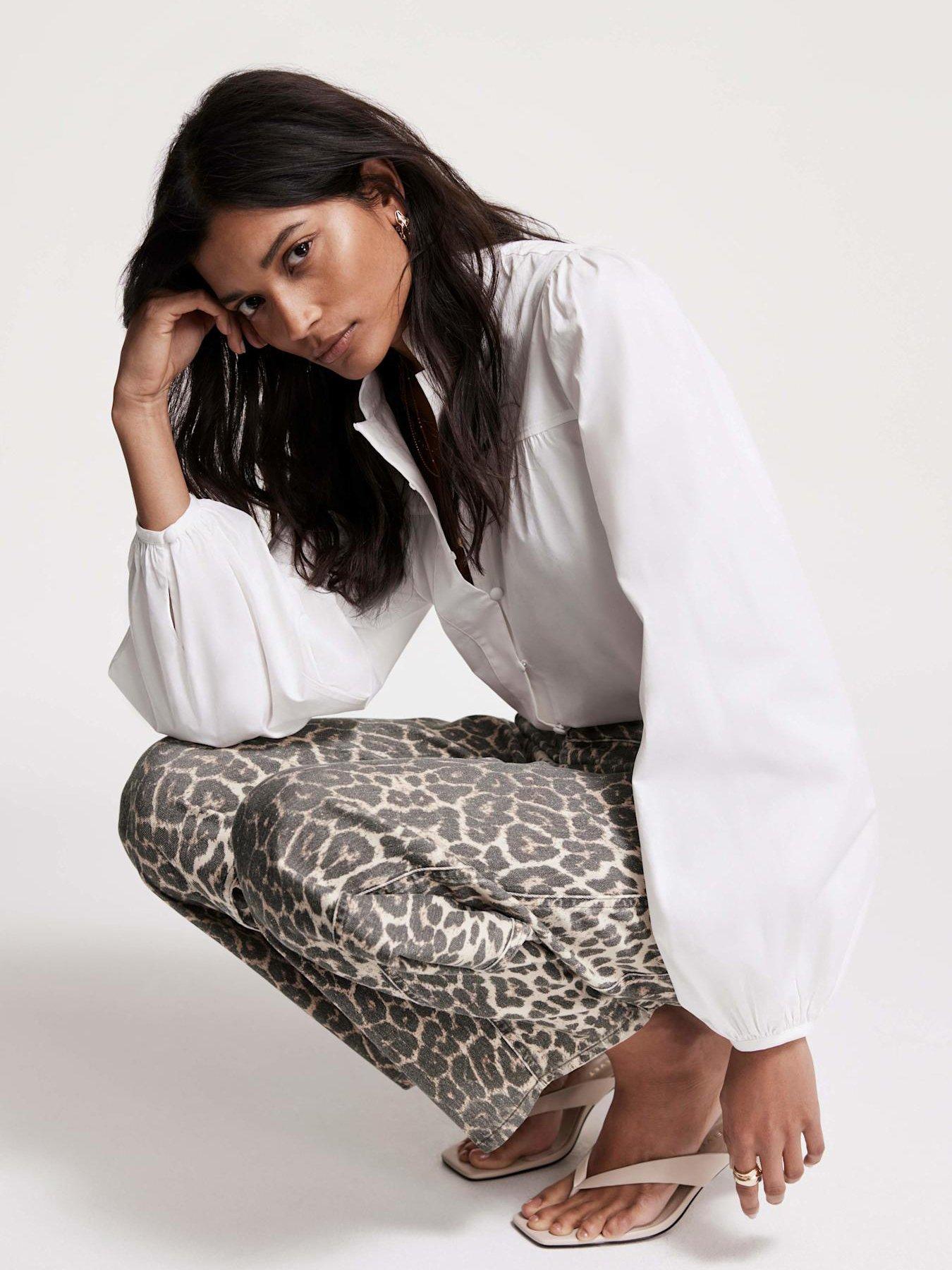 mint-velvet-leopard-print-tapered-jeans-beigeoutfit