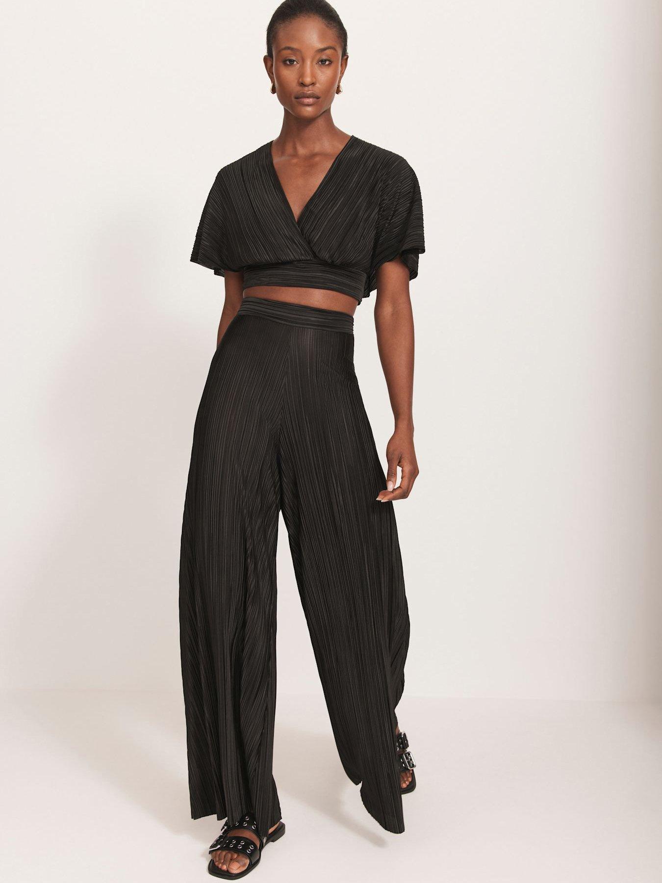 Image 2 of 6 of Mint Velvet Beach Plisse Set - Black